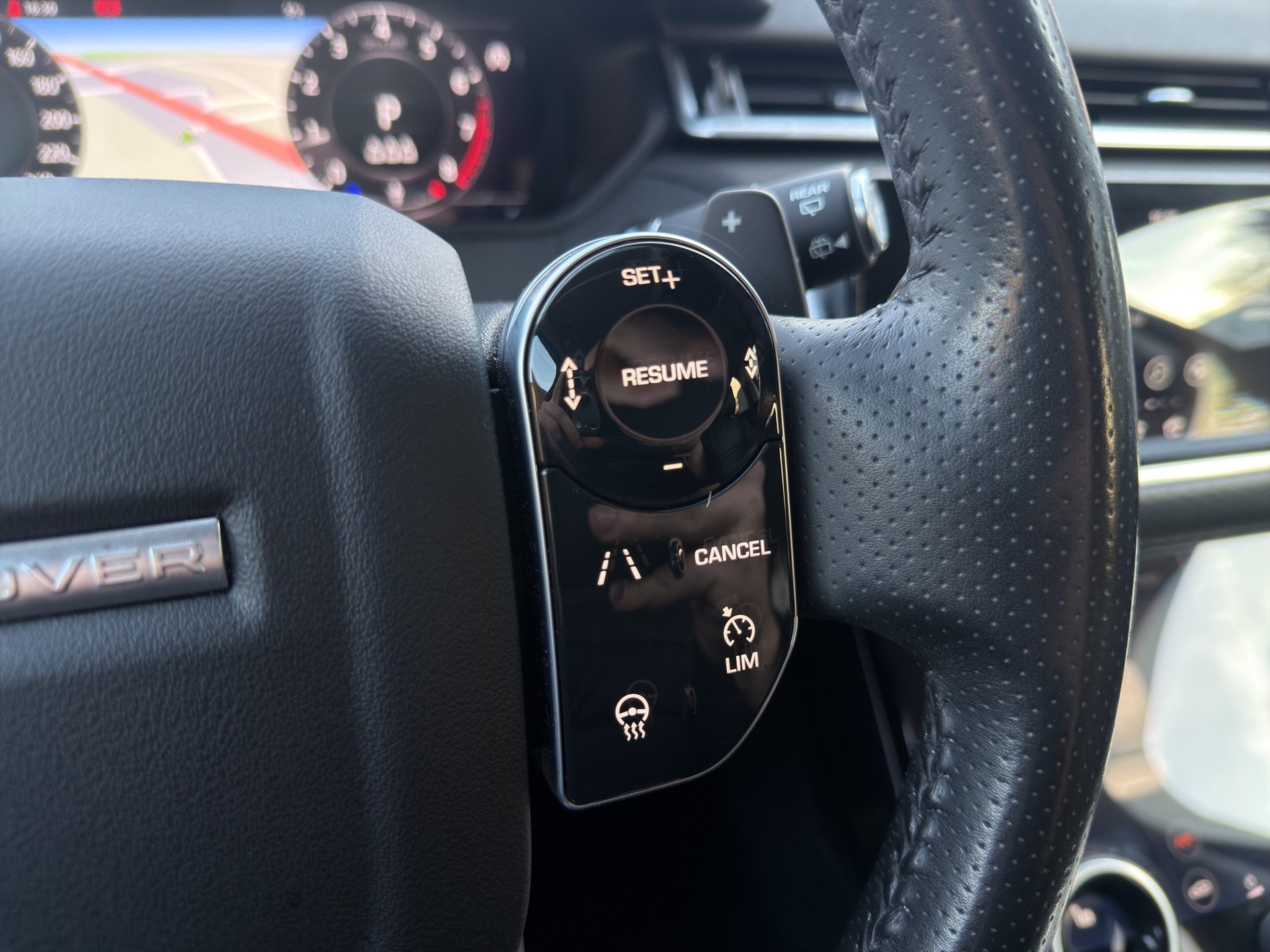 LAND ROVER Range Rover Velar 2.0 T R-Dynamic SE-image-26