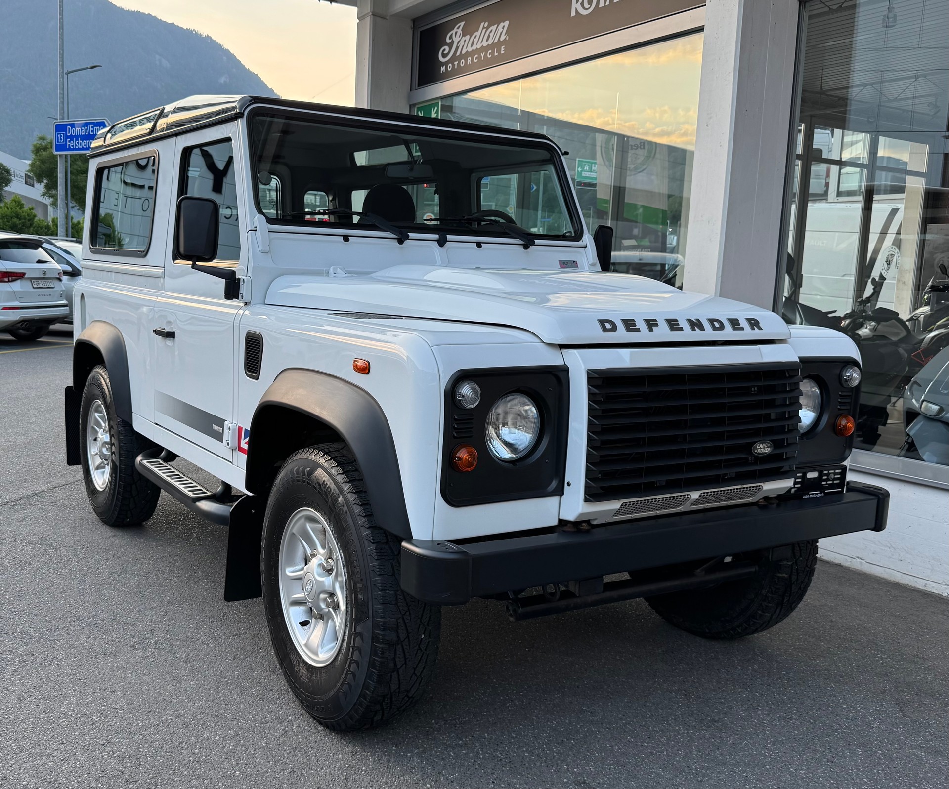 LAND ROVER Defender 90 2.2 TD4 Station Wagon Legend