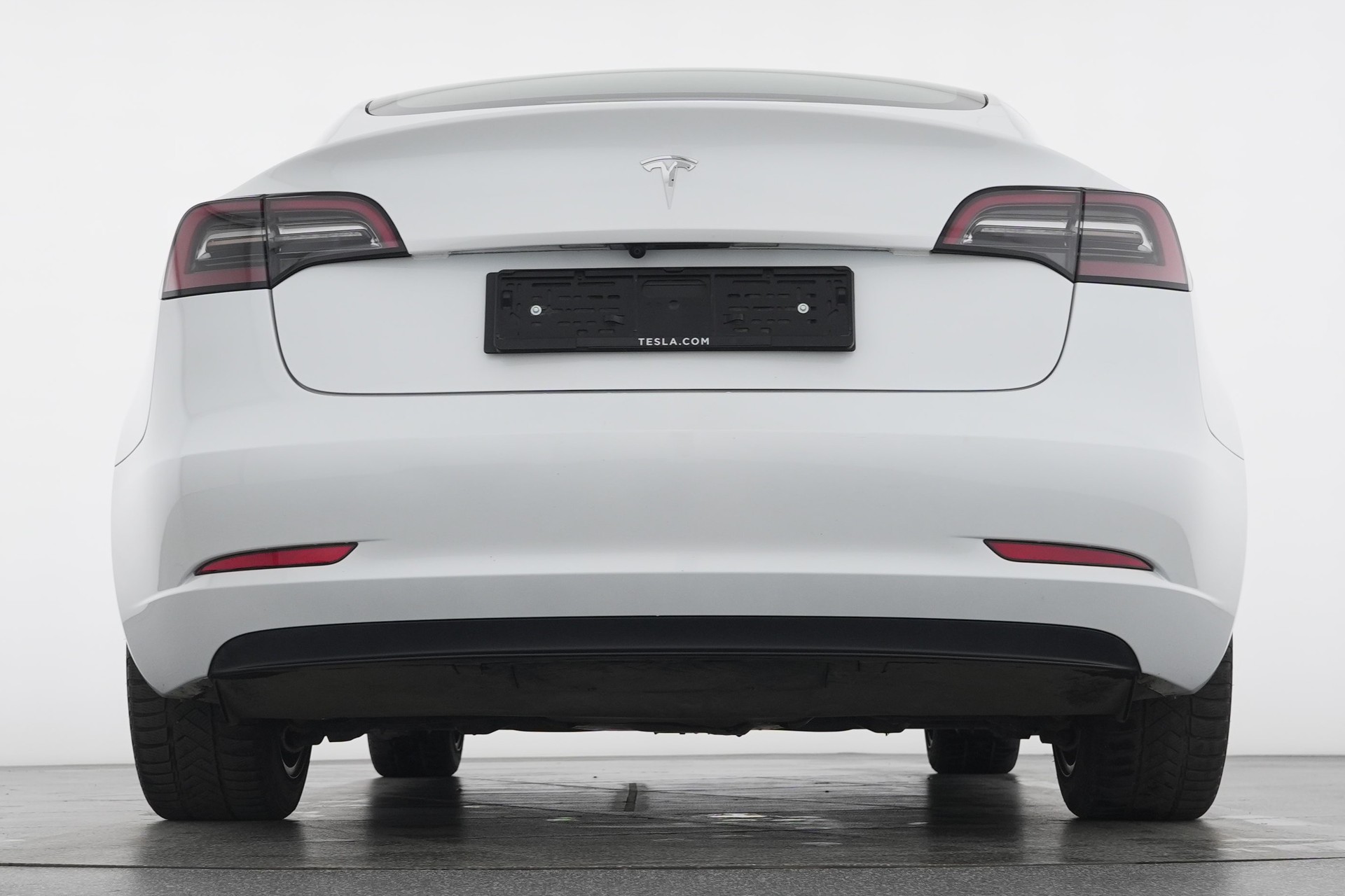 TESLA Model 3 RWD-showroom-element-3