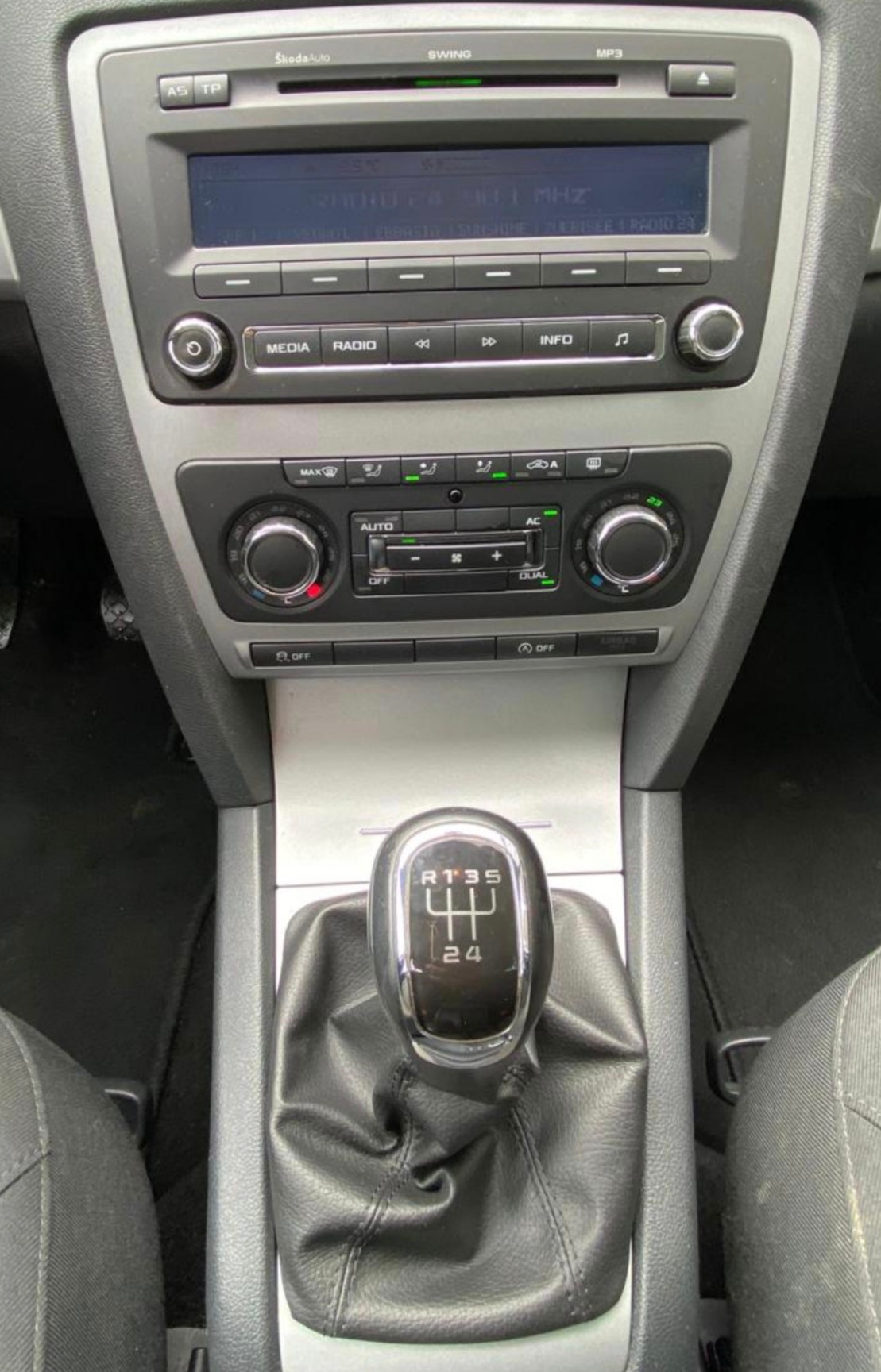 SKODA Octavia Combi 1.6 TDI Greenline-image-7