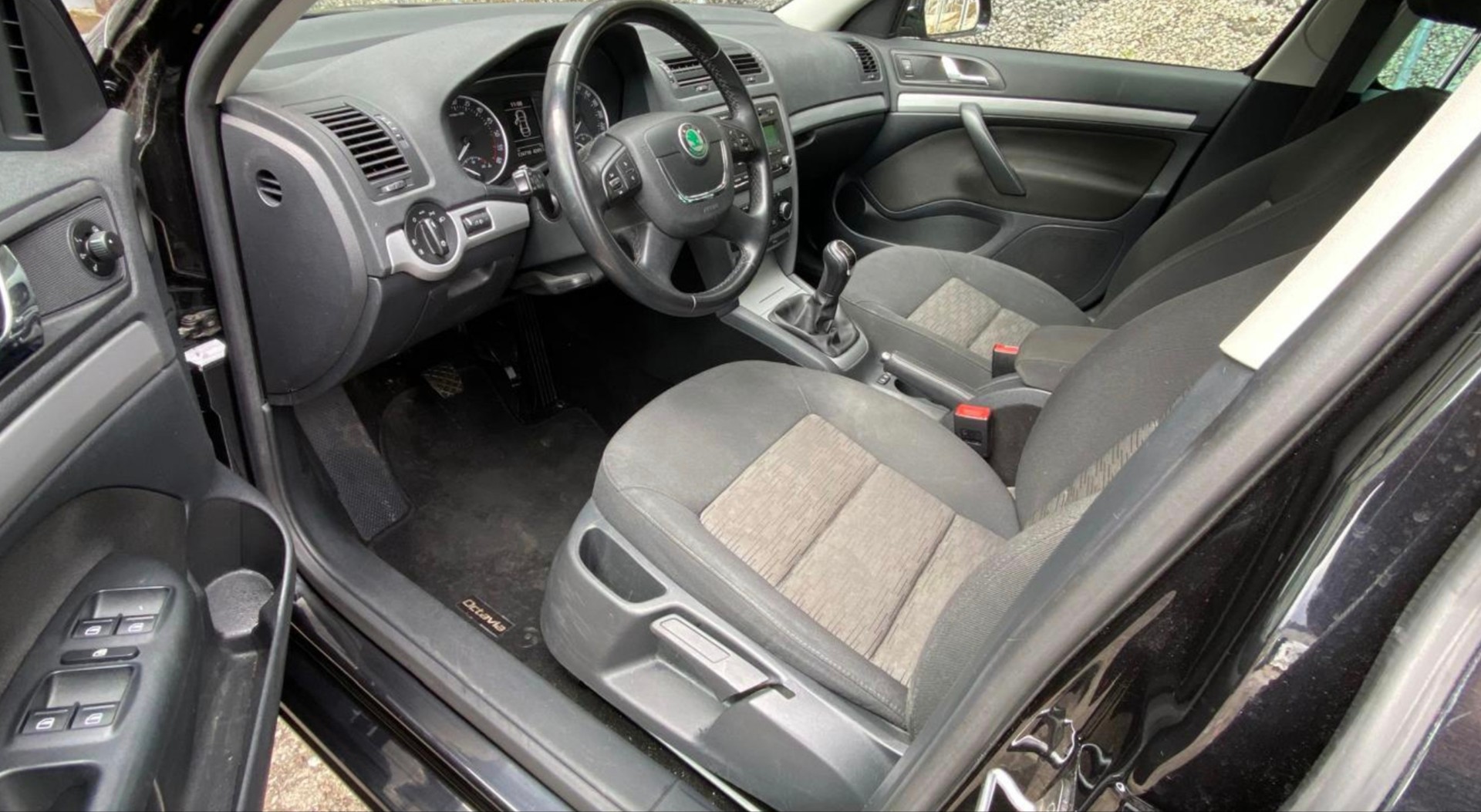 SKODA Octavia Combi 1.6 TDI Greenline-image-8
