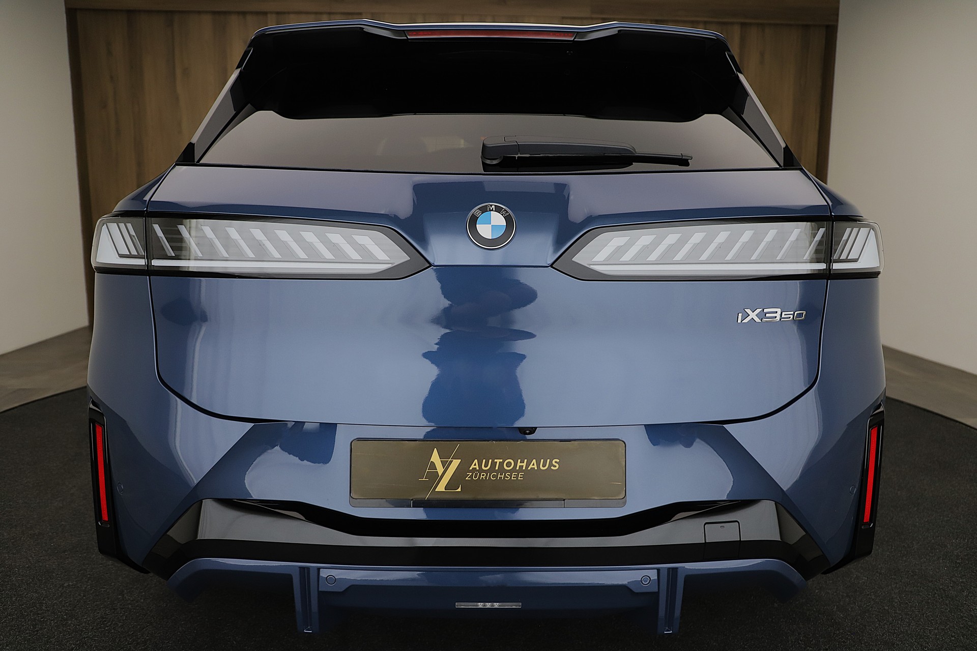BMW iX3 50 xDrive M Sport-image-3