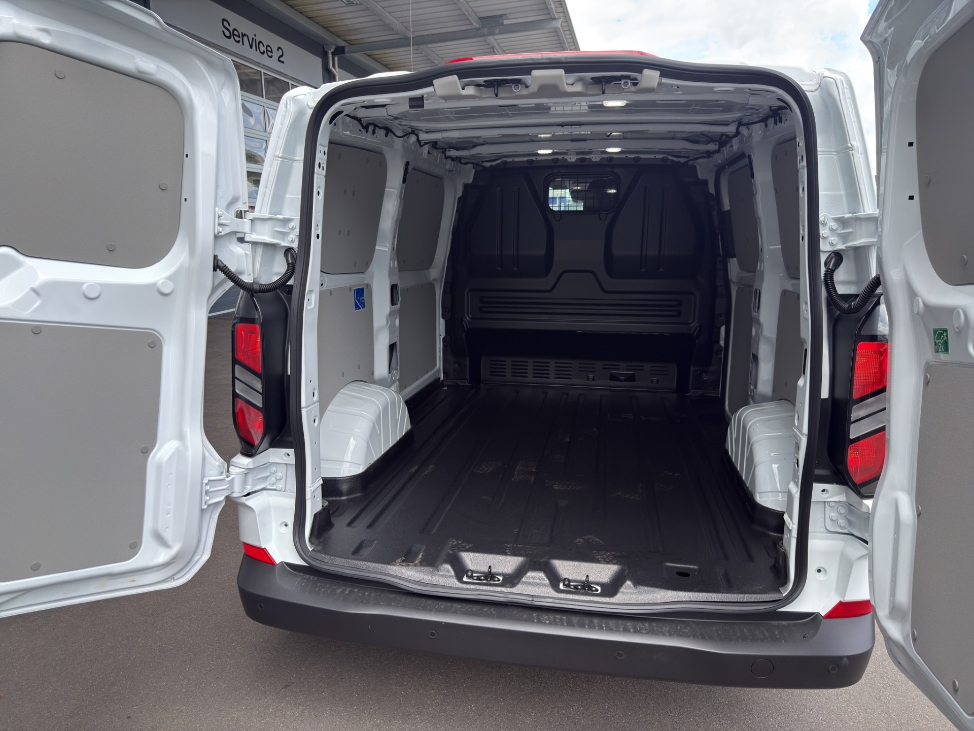 FORD Transit C Van 320 L1 2.0 EcoBlue 136 Trend-image-13