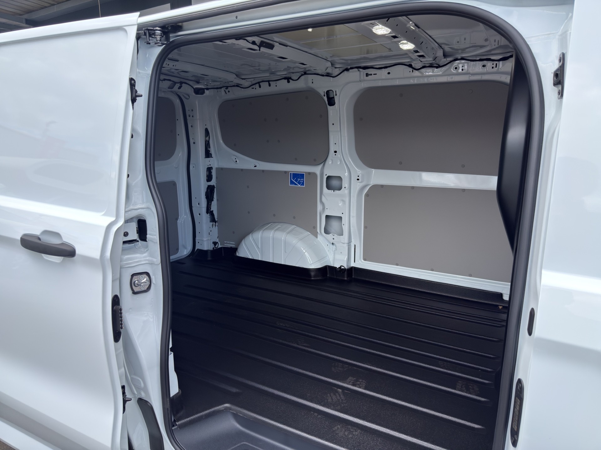 FORD Transit C Van 320 L1 2.0 EcoBlue 136 Trend-image-12