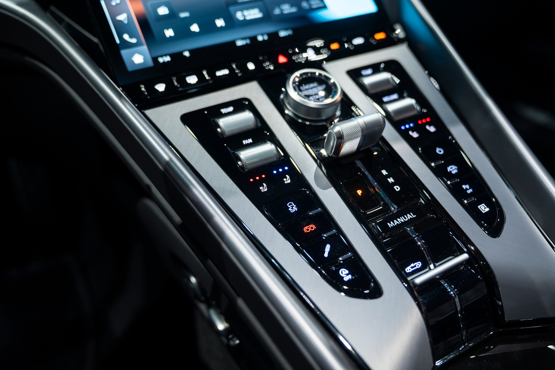 ASTON MARTIN DB12 Volante 4.0 V8 Bi-Turbo-image-13