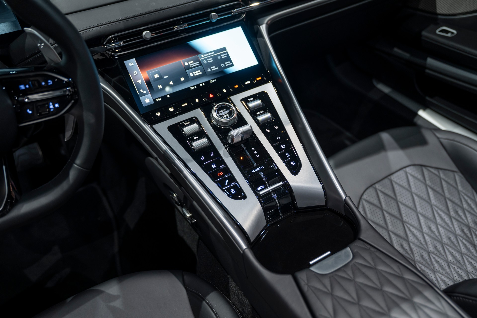 ASTON MARTIN DB12 Volante 4.0 V8 Bi-Turbo-image-12