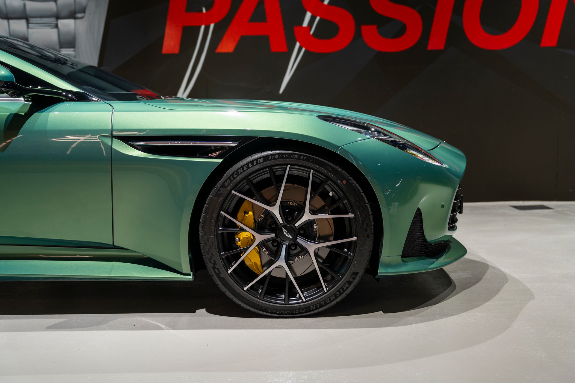 ASTON MARTIN DB12 Volante 4.0 V8 Bi-Turbo-image-5