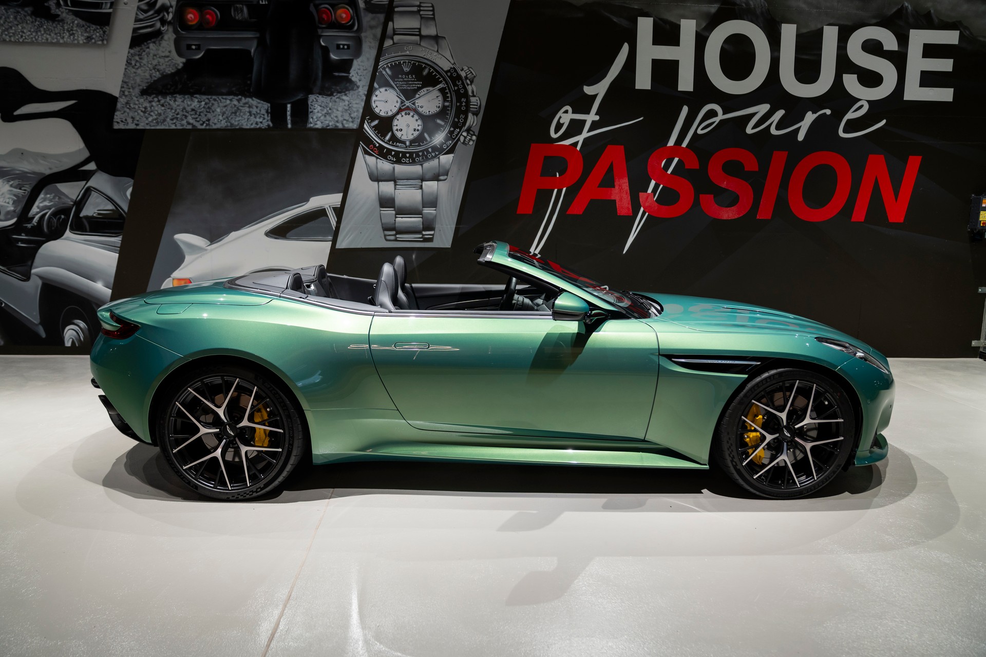 ASTON MARTIN DB12 Volante 4.0 V8 Bi-Turbo-image-2