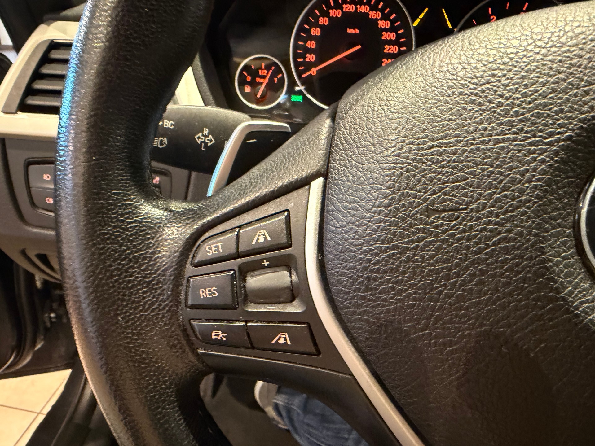 BMW 320d xDrive SAG Touring-image-16