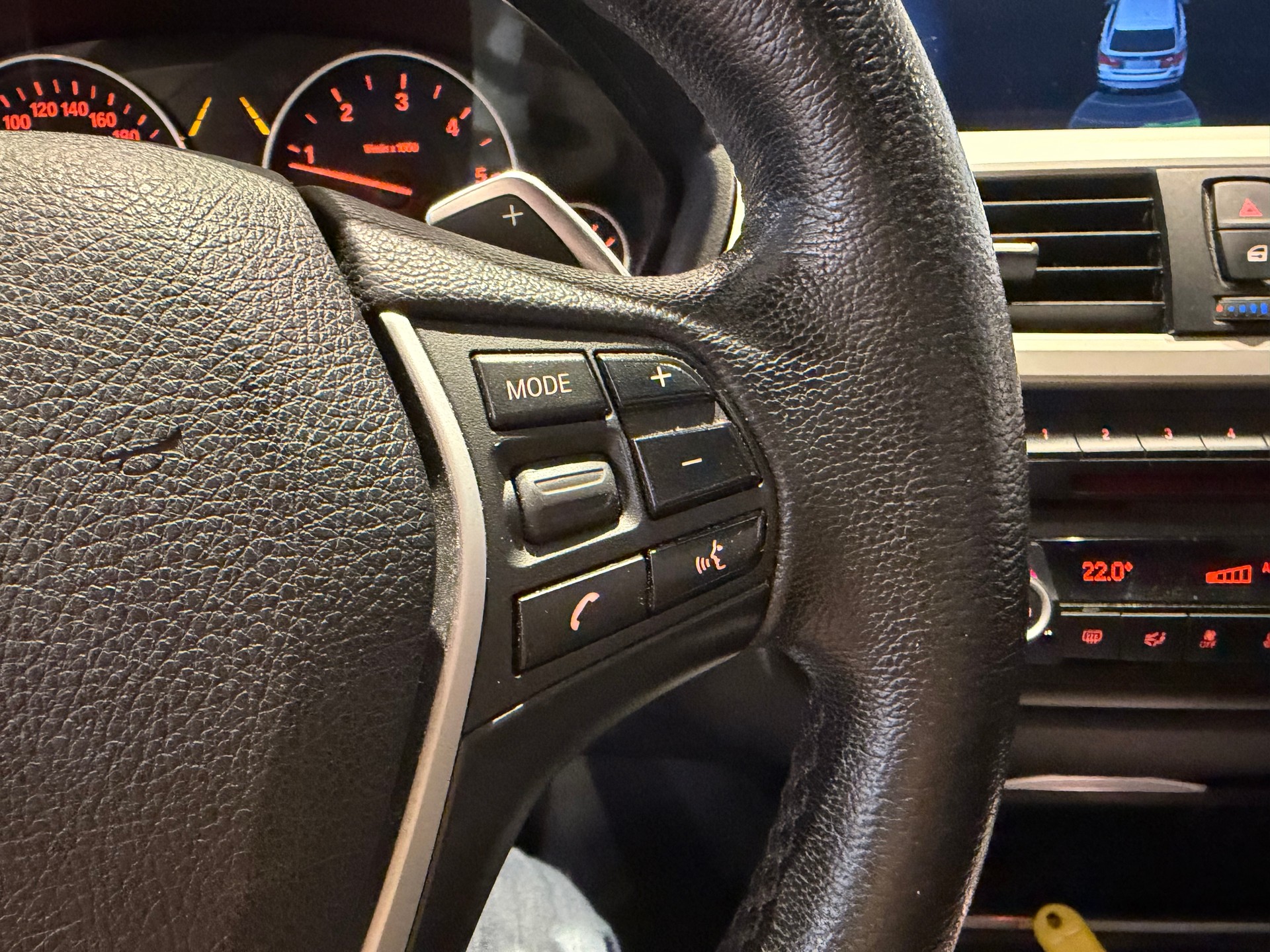 BMW 320d xDrive SAG Touring-image-15