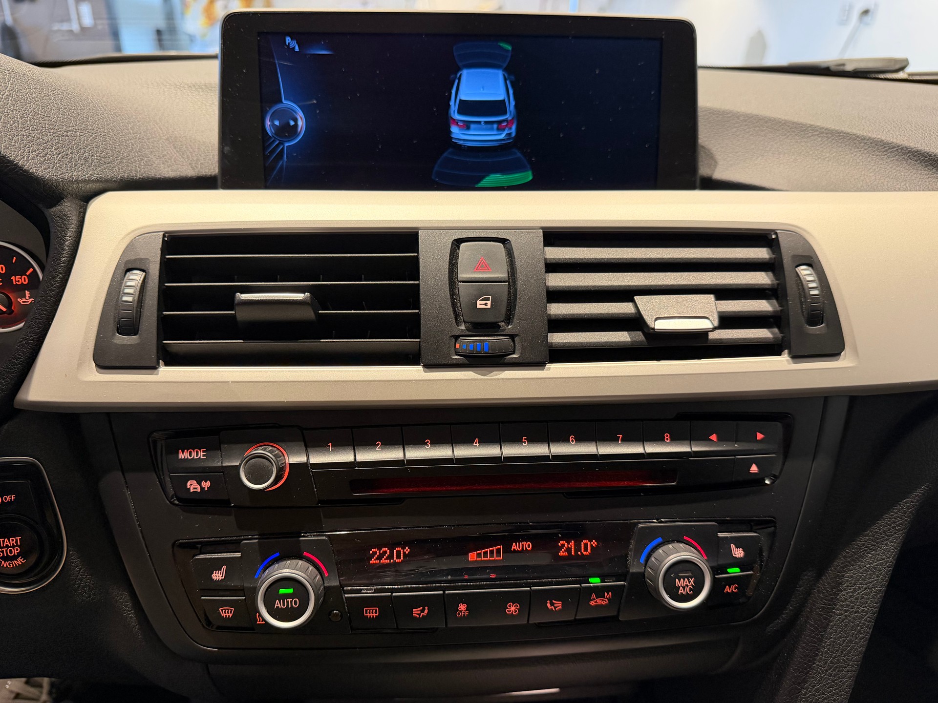 BMW 320d xDrive SAG Touring-image-13