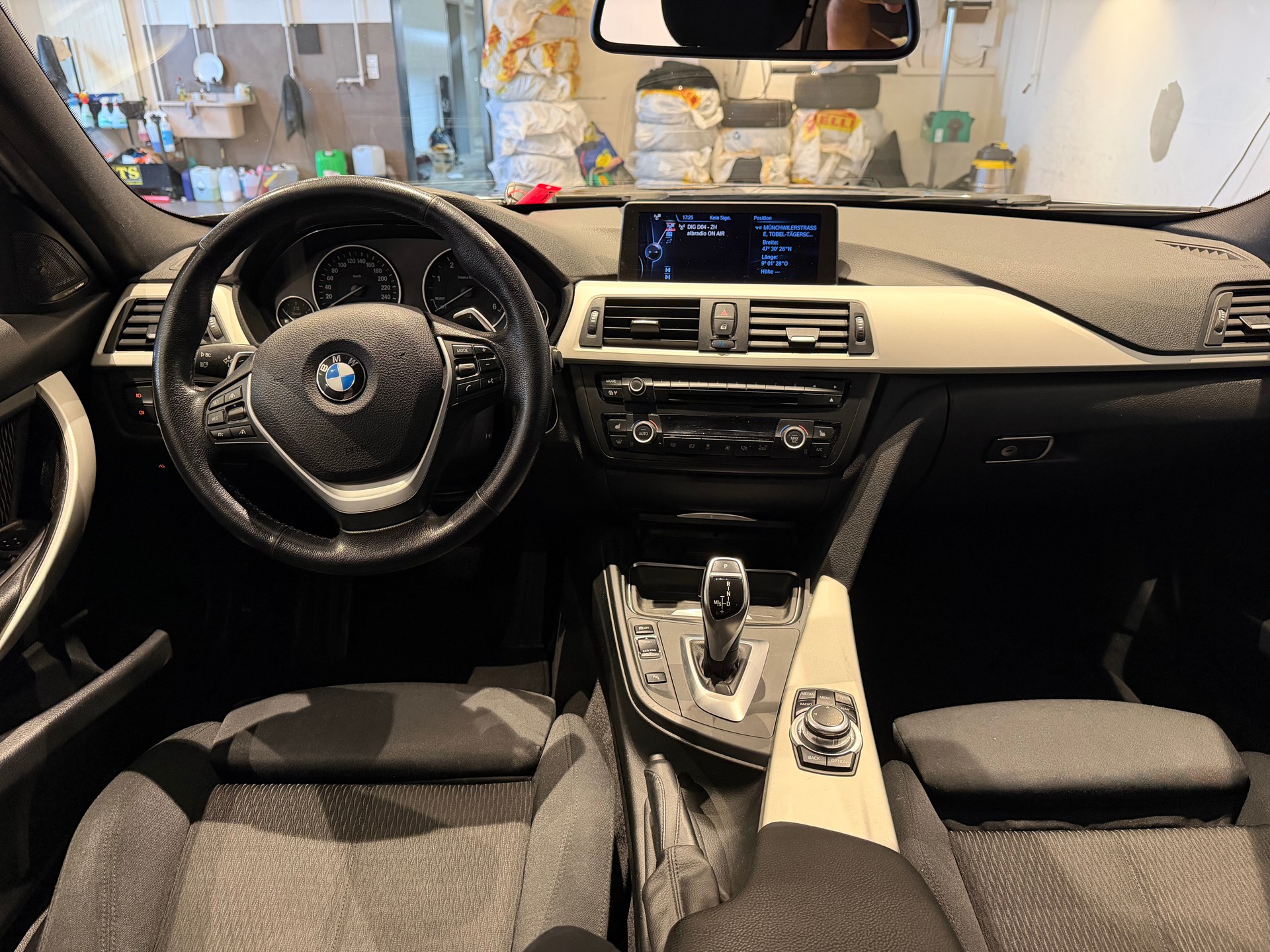 BMW 320d xDrive SAG Touring-image-9