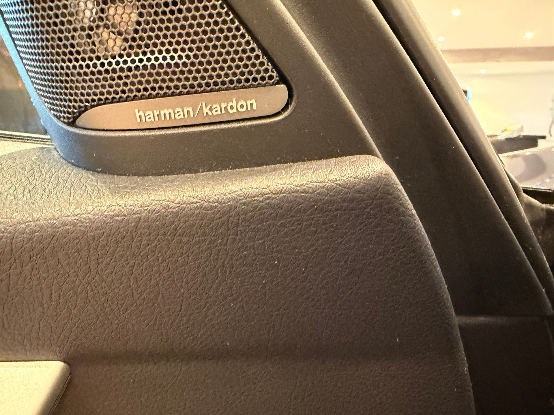 BMW 320d xDrive SAG Touring-image-19