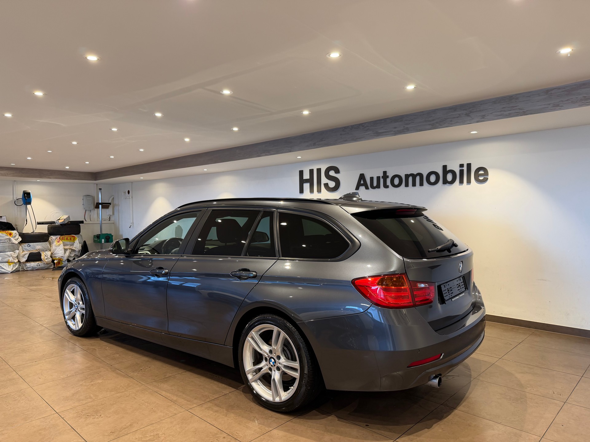 BMW 320d xDrive SAG Touring-image-2