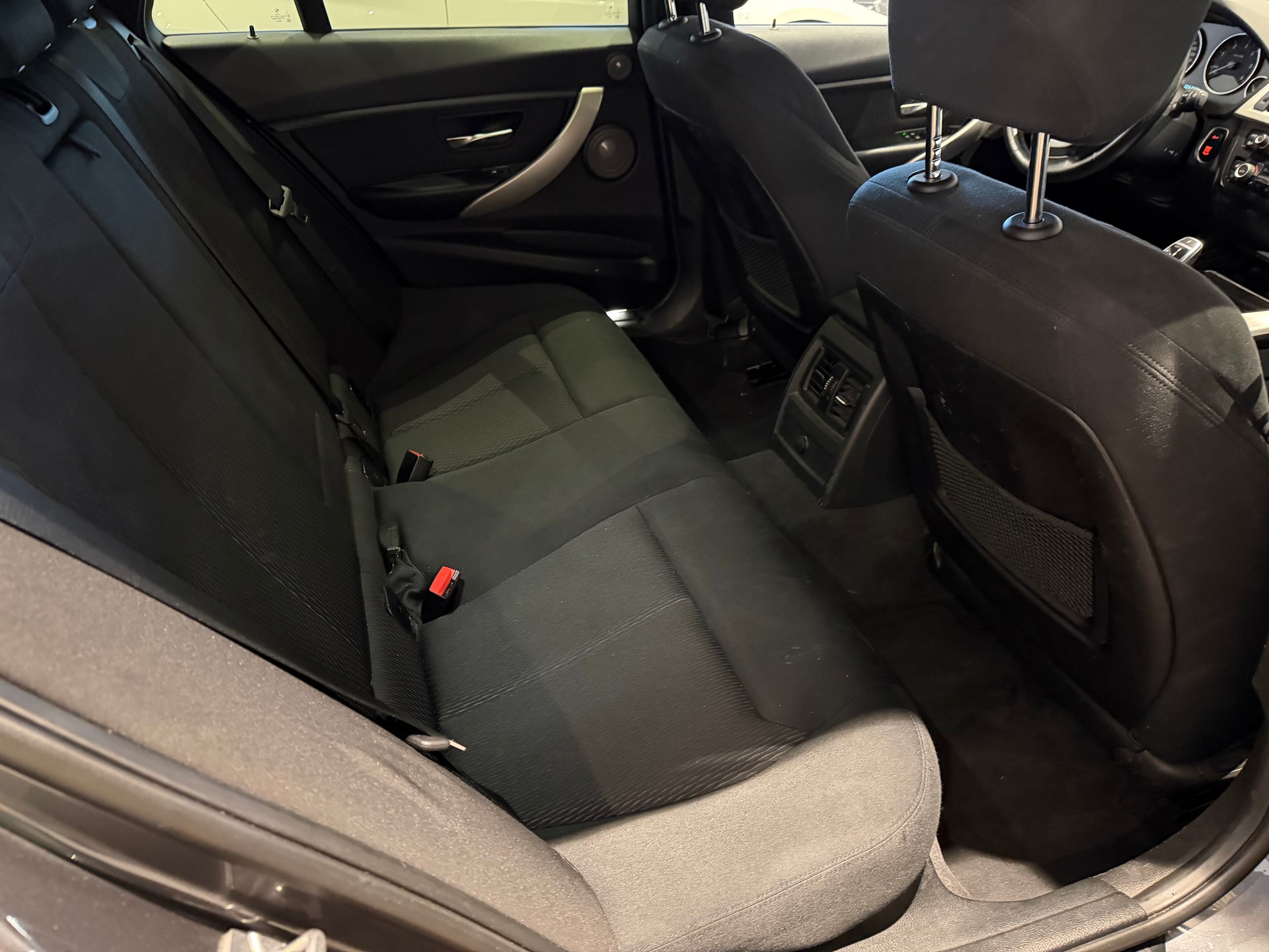 BMW 320d xDrive SAG Touring-image-8