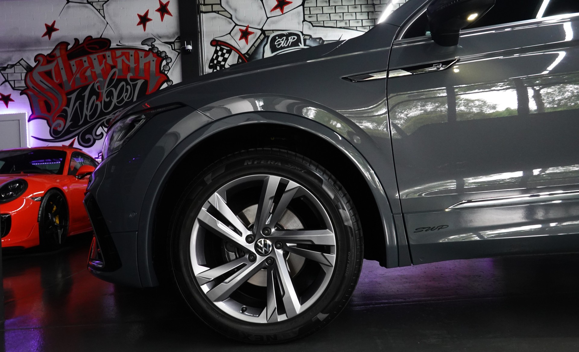 VW TIGUAN 2.0 TDI SCR R-LINE 4MOTION DSG CH-FZ AHL 2500kg-image-9