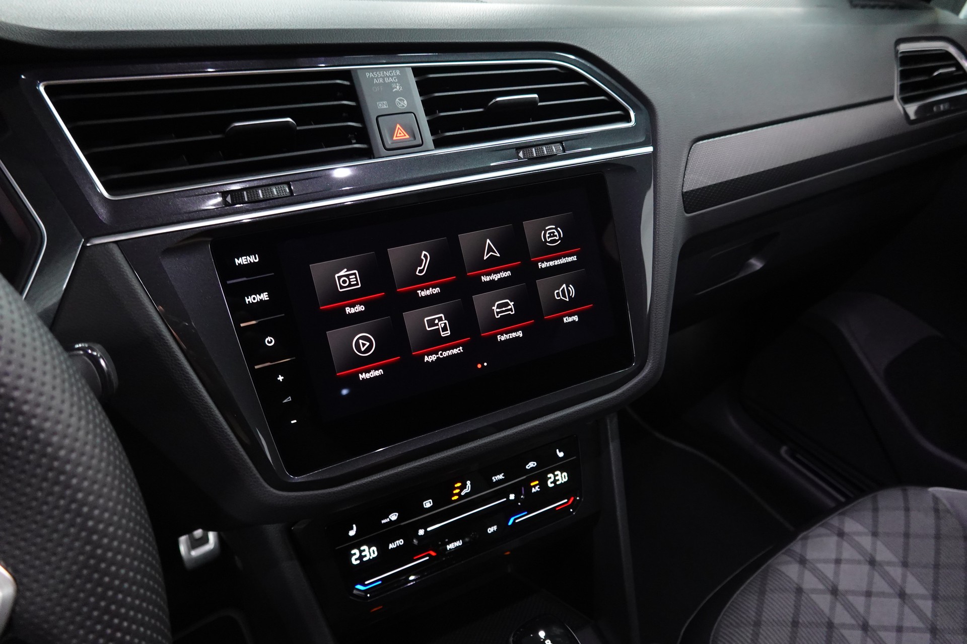 VW TIGUAN 2.0 TDI SCR R-LINE 4MOTION DSG CH-FZ AHL 2500kg-image-32