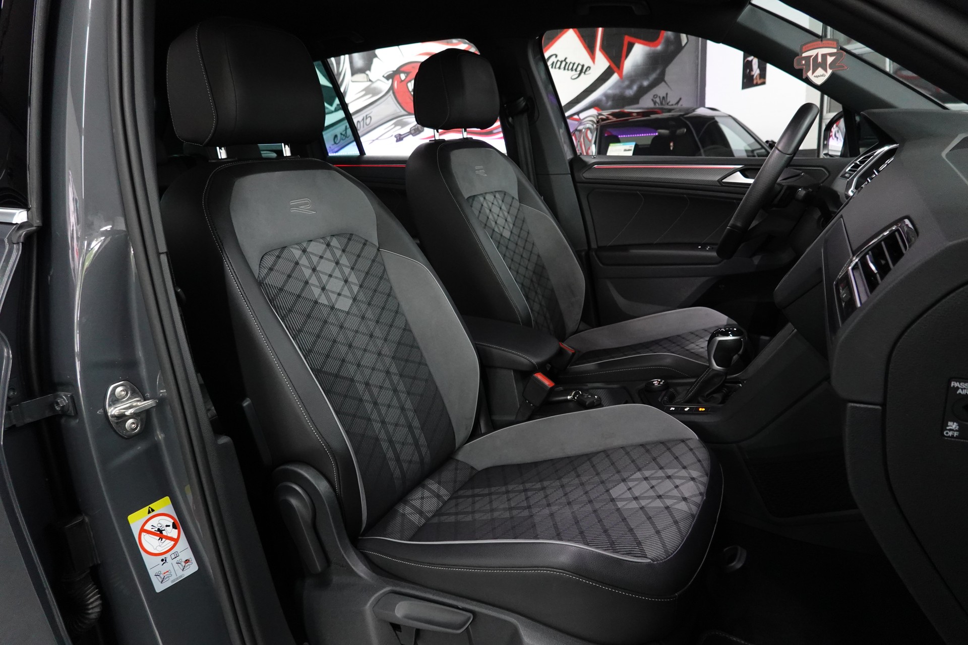 VW TIGUAN 2.0 TDI SCR R-LINE 4MOTION DSG CH-FZ AHL 2500kg-image-43