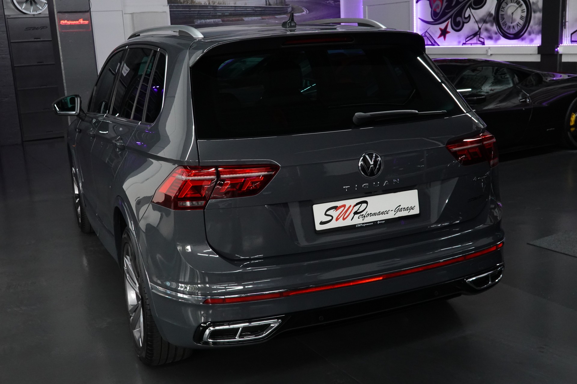VW TIGUAN 2.0 TDI SCR R-LINE 4MOTION DSG CH-FZ AHL 2500kg-image-12