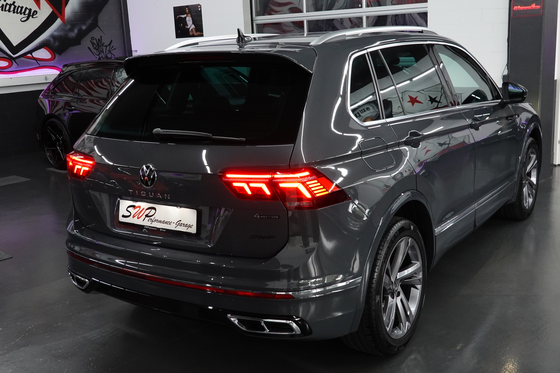 VW TIGUAN 2.0 TDI SCR R-LINE 4MOTION DSG CH-FZ AHL 2500kg-image-24
