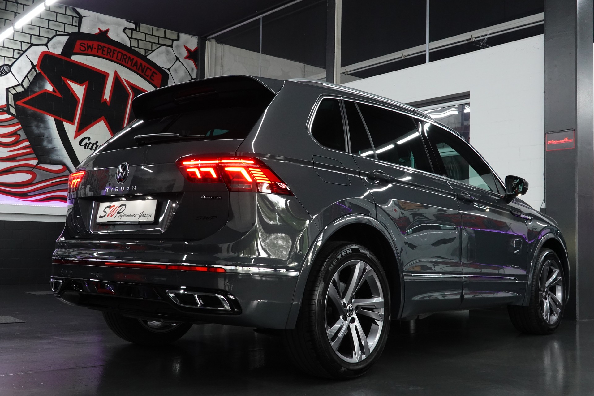 VW TIGUAN 2.0 TDI SCR R-LINE 4MOTION DSG CH-FZ AHL 2500kg-image-22