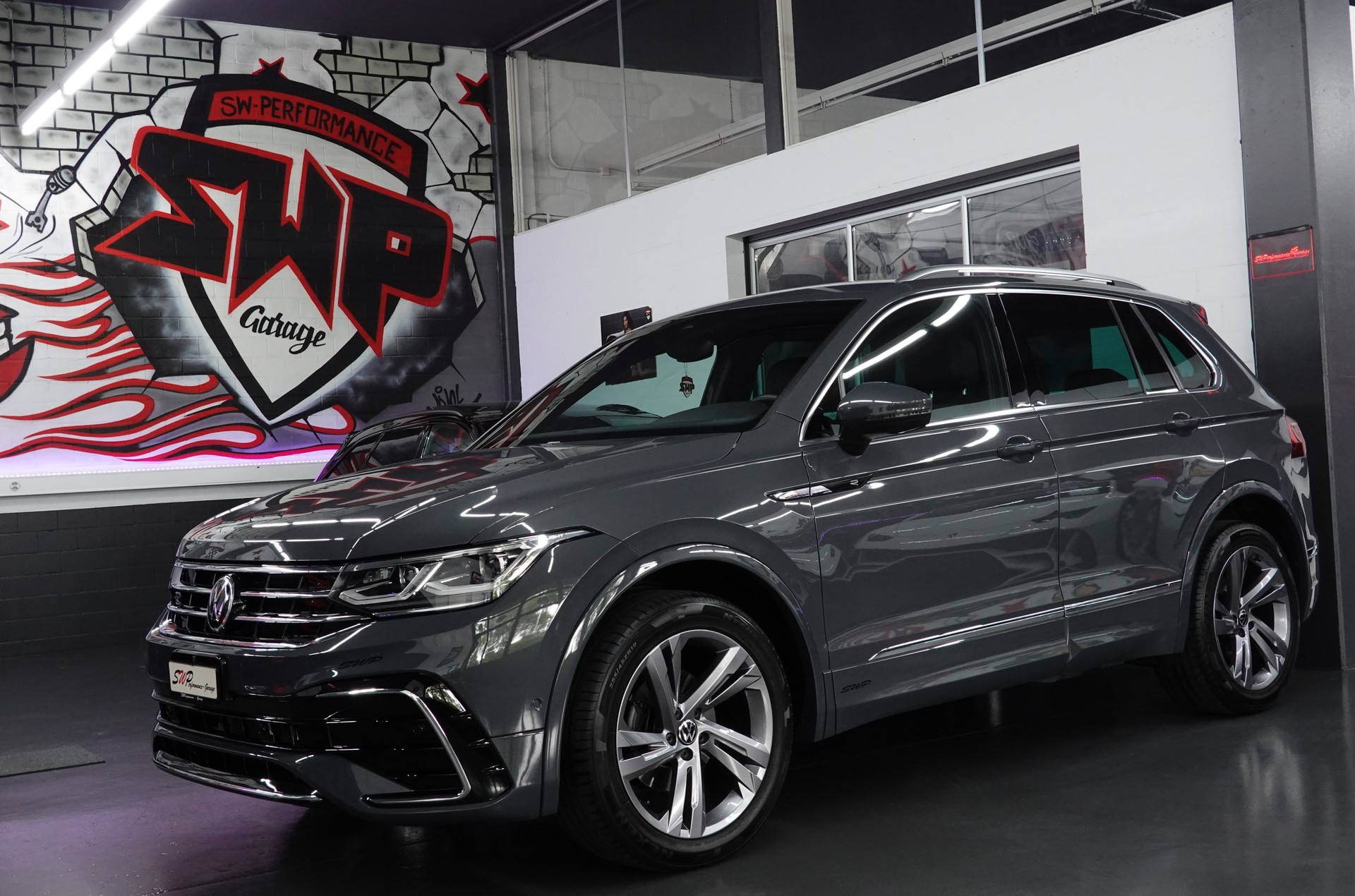 VW TIGUAN 2.0 TDI SCR R-LINE 4MOTION DSG CH-FZ AHL 2500kg
