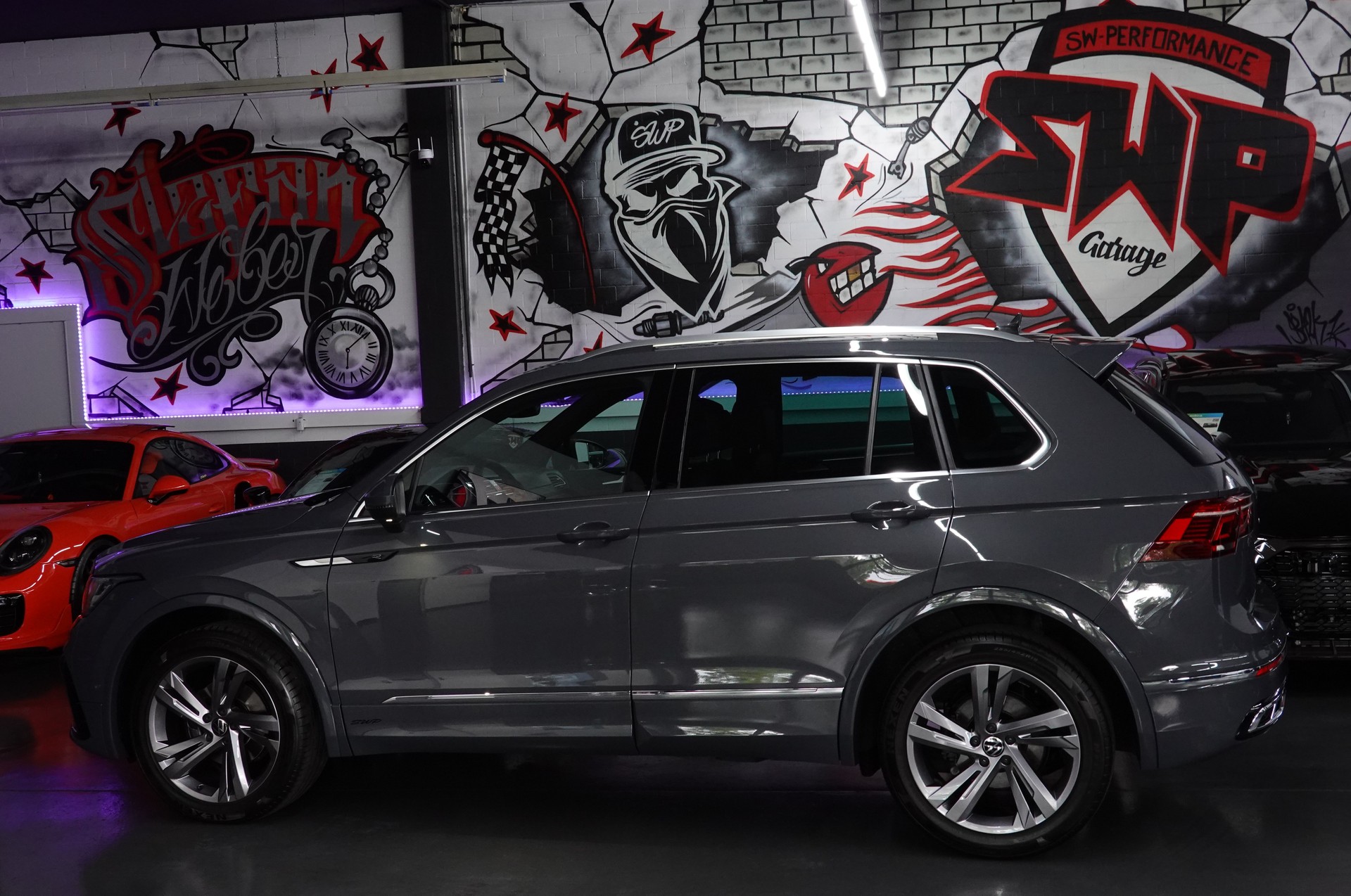VW TIGUAN 2.0 TDI SCR R-LINE 4MOTION DSG CH-FZ AHL 2500kg-image-10