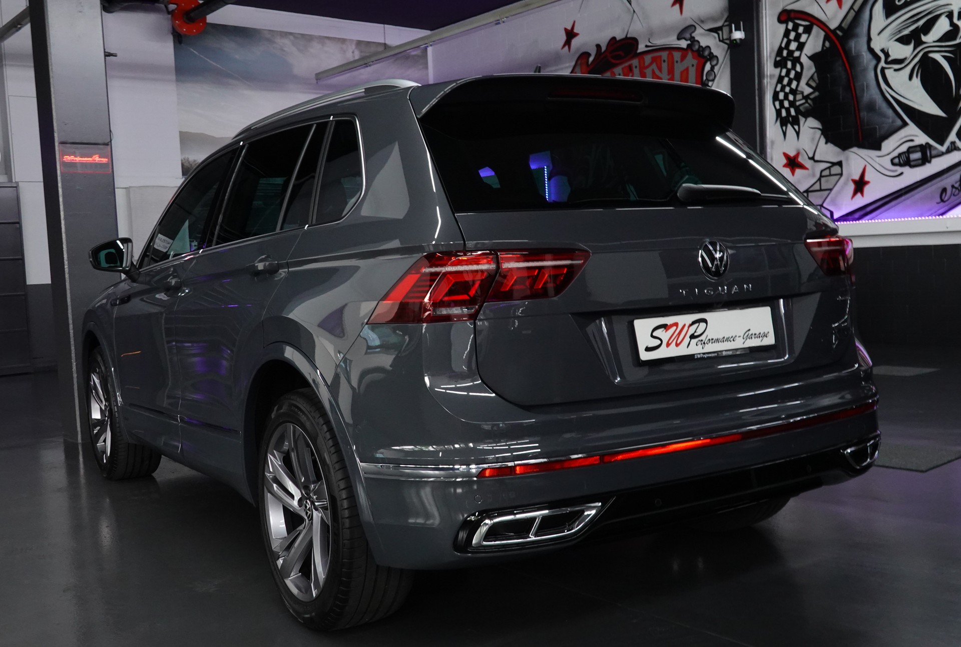 VW TIGUAN 2.0 TDI SCR R-LINE 4MOTION DSG CH-FZ AHL 2500kg-image-14
