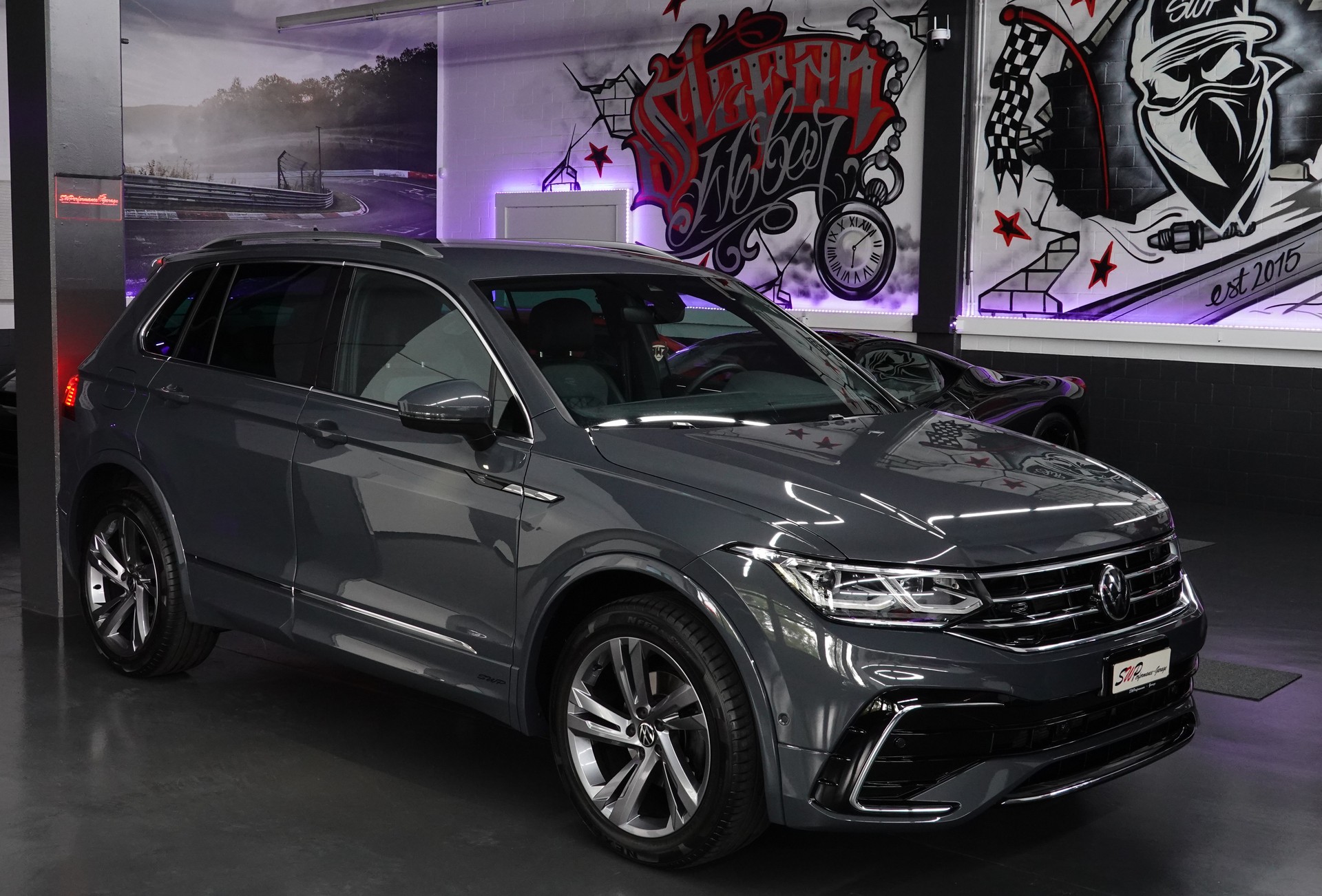 VW TIGUAN 2.0 TDI SCR R-LINE 4MOTION DSG CH-FZ AHL 2500kg-image-18