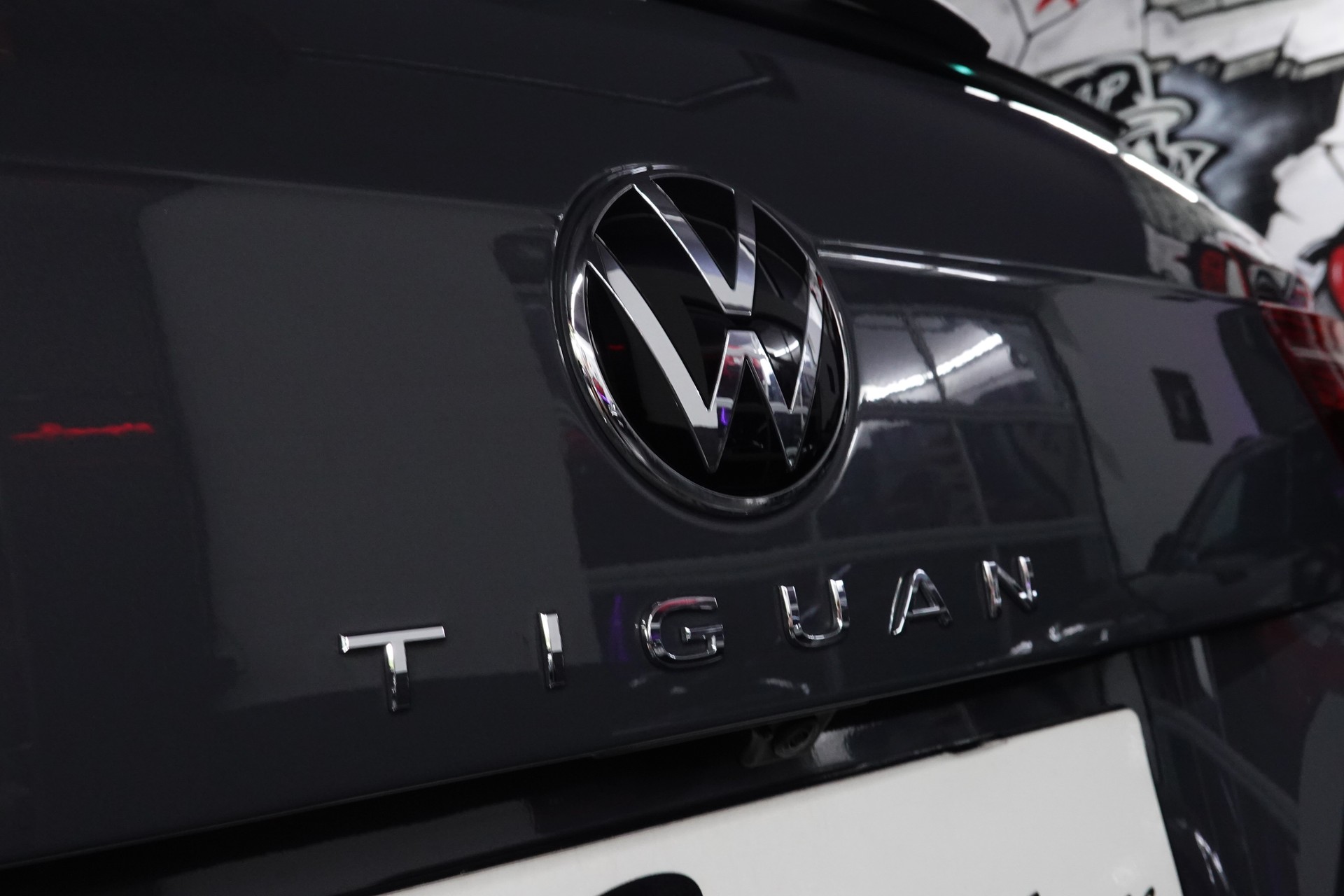 VW TIGUAN 2.0 TDI SCR R-LINE 4MOTION DSG CH-FZ AHL 2500kg-image-15