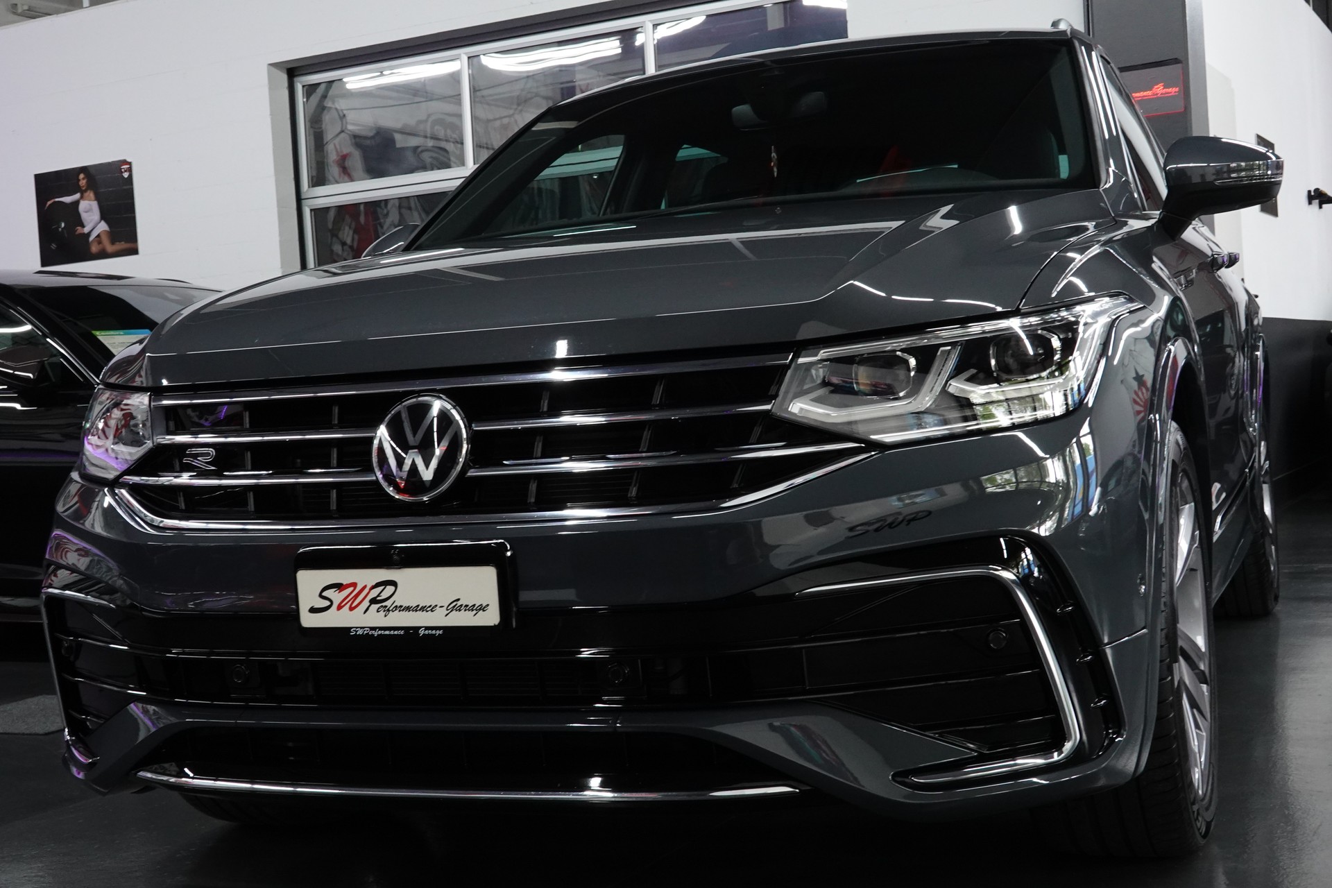 VW TIGUAN 2.0 TDI SCR R-LINE 4MOTION DSG CH-FZ AHL 2500kg-image-5