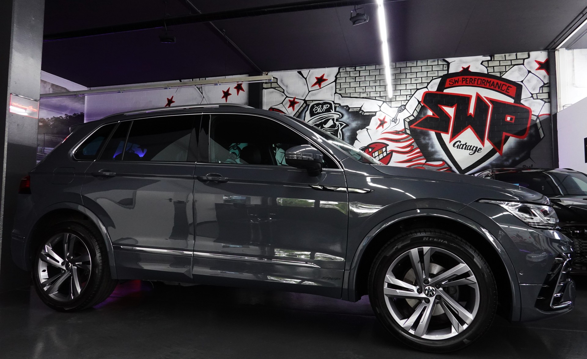 VW TIGUAN 2.0 TDI SCR R-LINE 4MOTION DSG CH-FZ AHL 2500kg-image-20