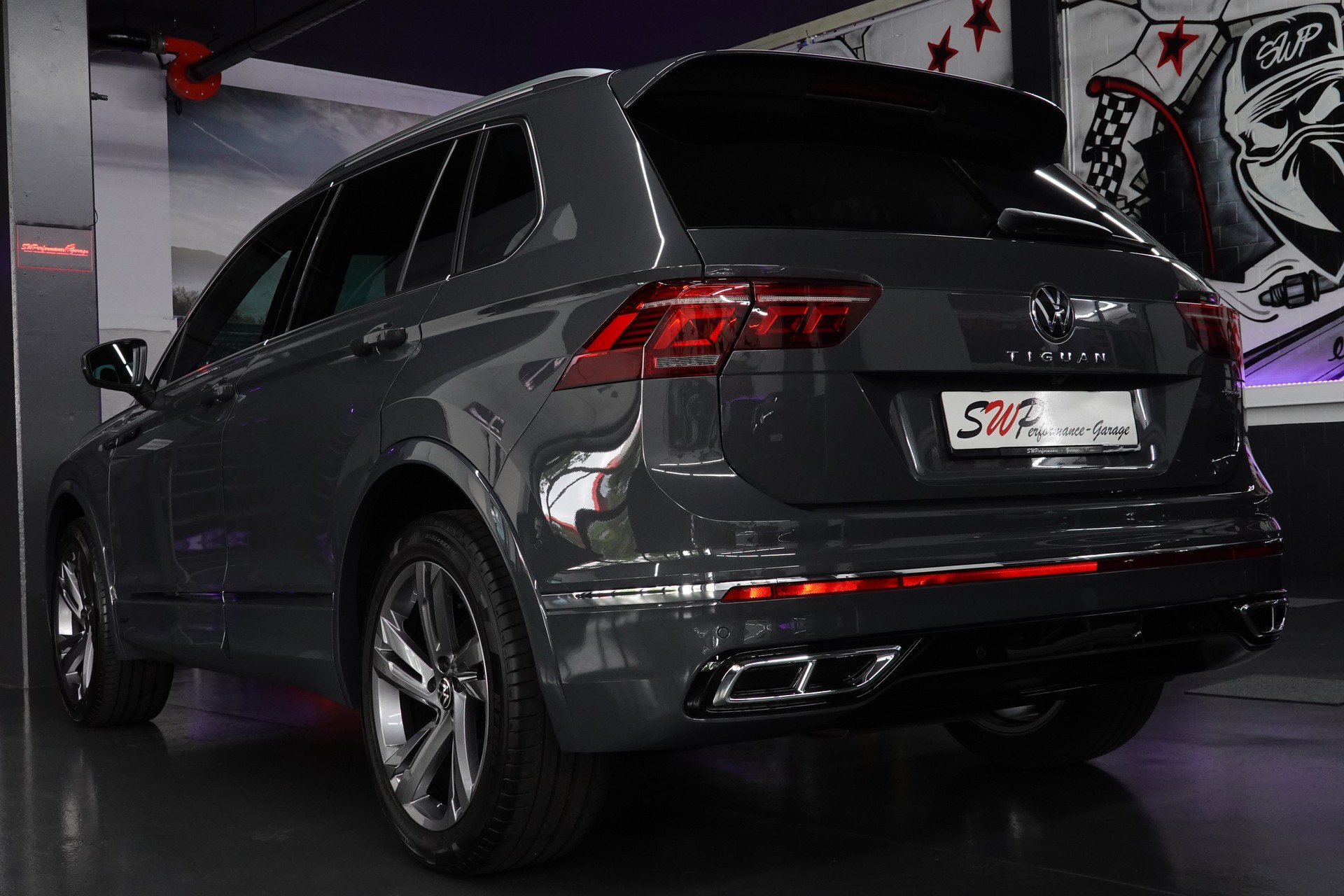VW TIGUAN 2.0 TDI SCR R-LINE 4MOTION DSG CH-FZ AHL 2500kg-image-11