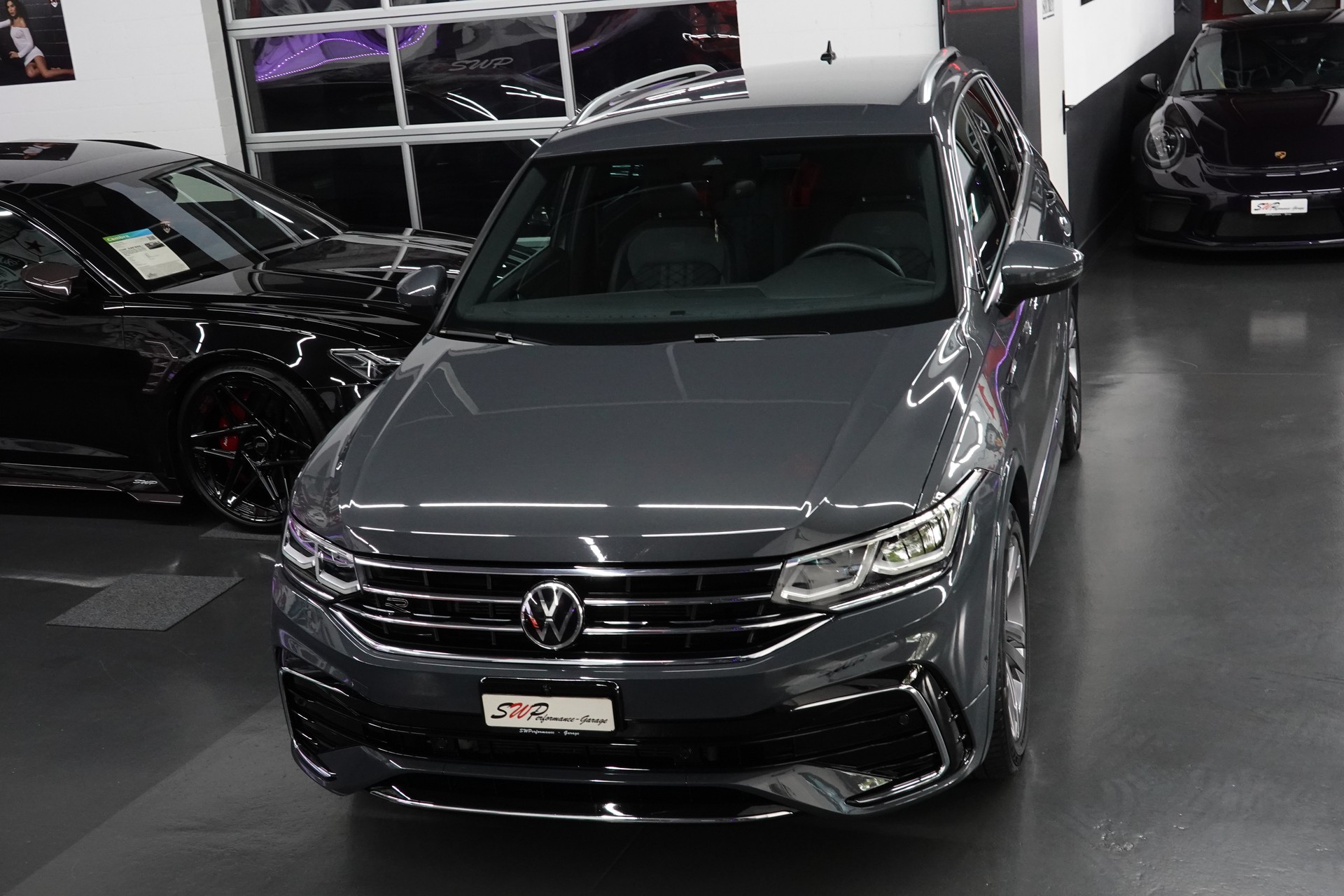 VW TIGUAN 2.0 TDI SCR R-LINE 4MOTION DSG CH-FZ AHL 2500kg-image-4