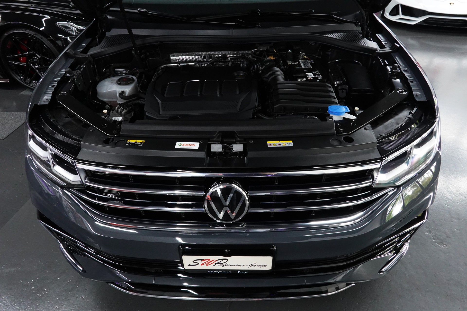 VW TIGUAN 2.0 TDI SCR R-LINE 4MOTION DSG CH-FZ AHL 2500kg-showroom-element-3
