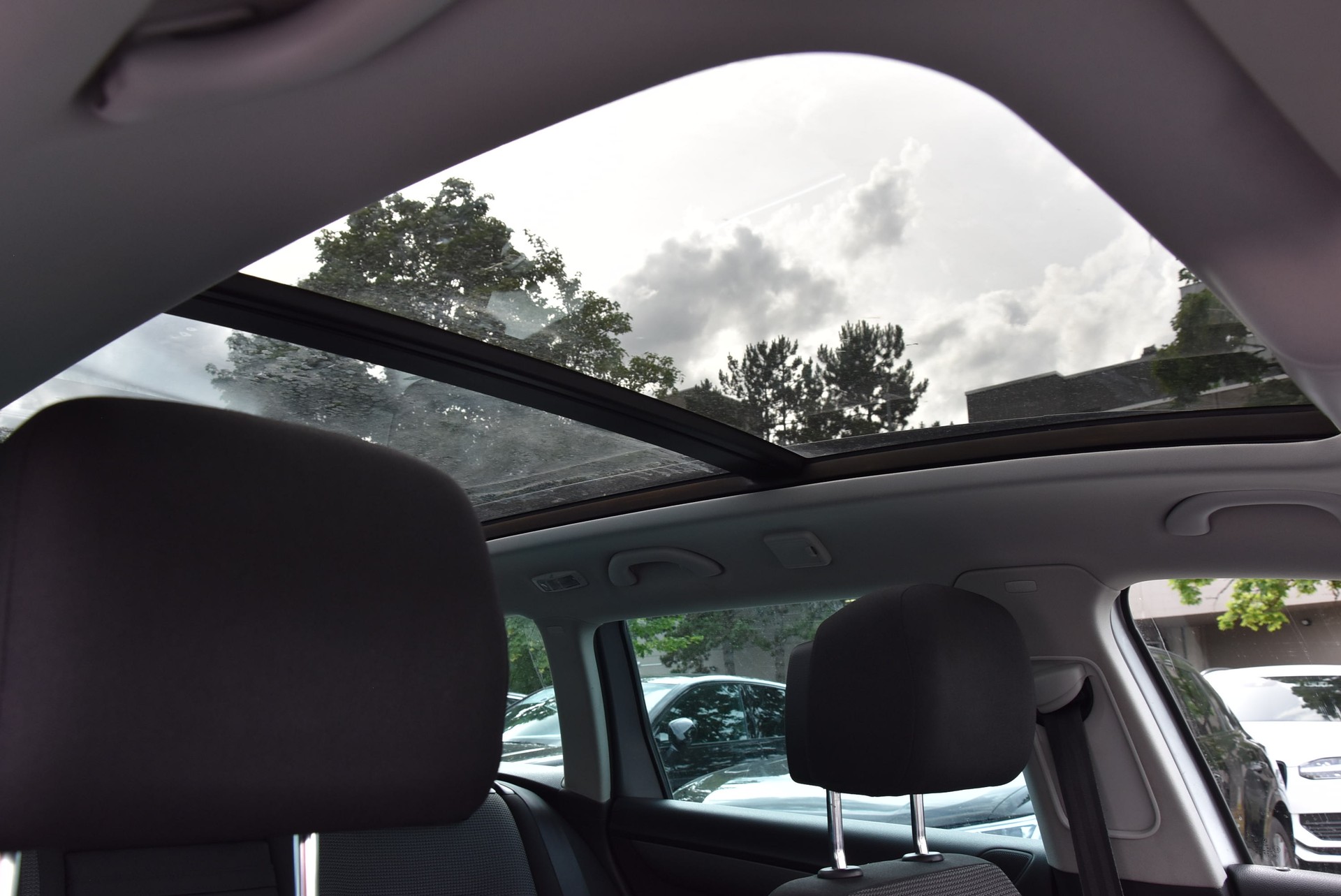 VW Passat Variant 2.0 TDI BMT Trendline-image-6