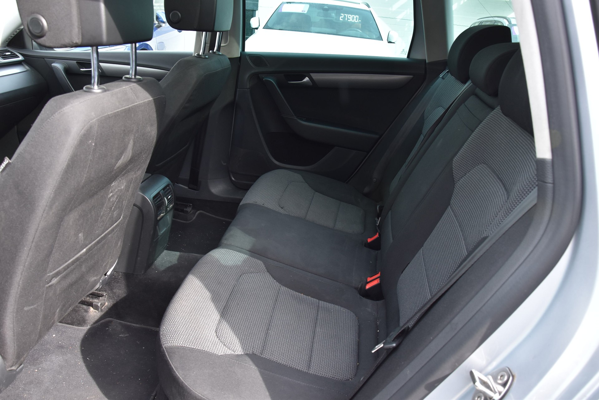 VW Passat Variant 2.0 TDI BMT Trendline-image-7