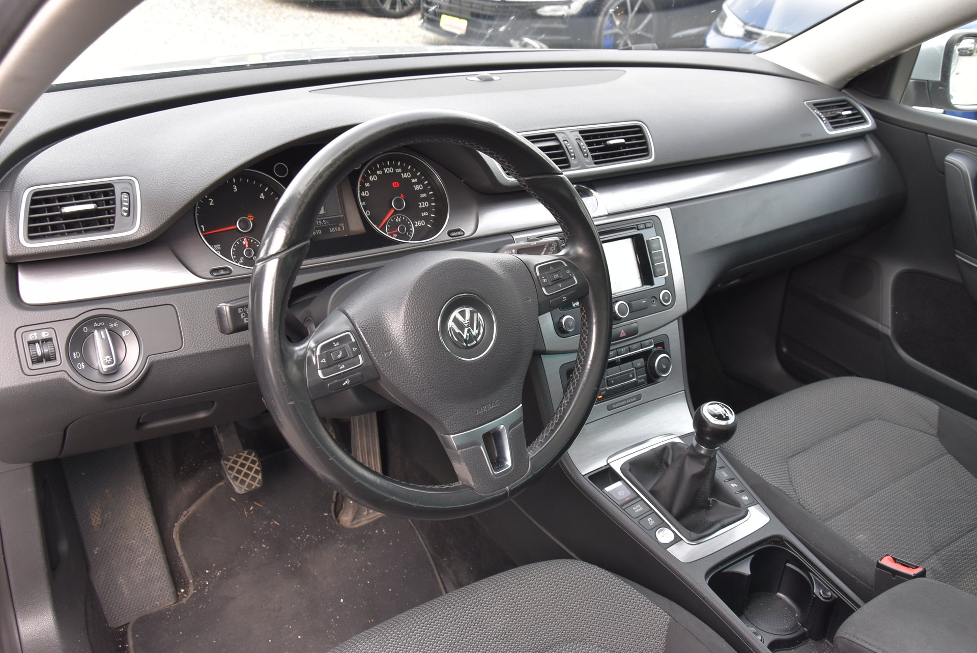 VW Passat Variant 2.0 TDI BMT Trendline-image-4