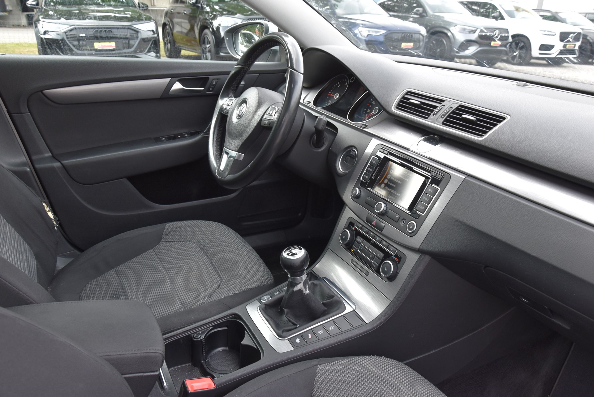 VW Passat Variant 2.0 TDI BMT Trendline-image-3