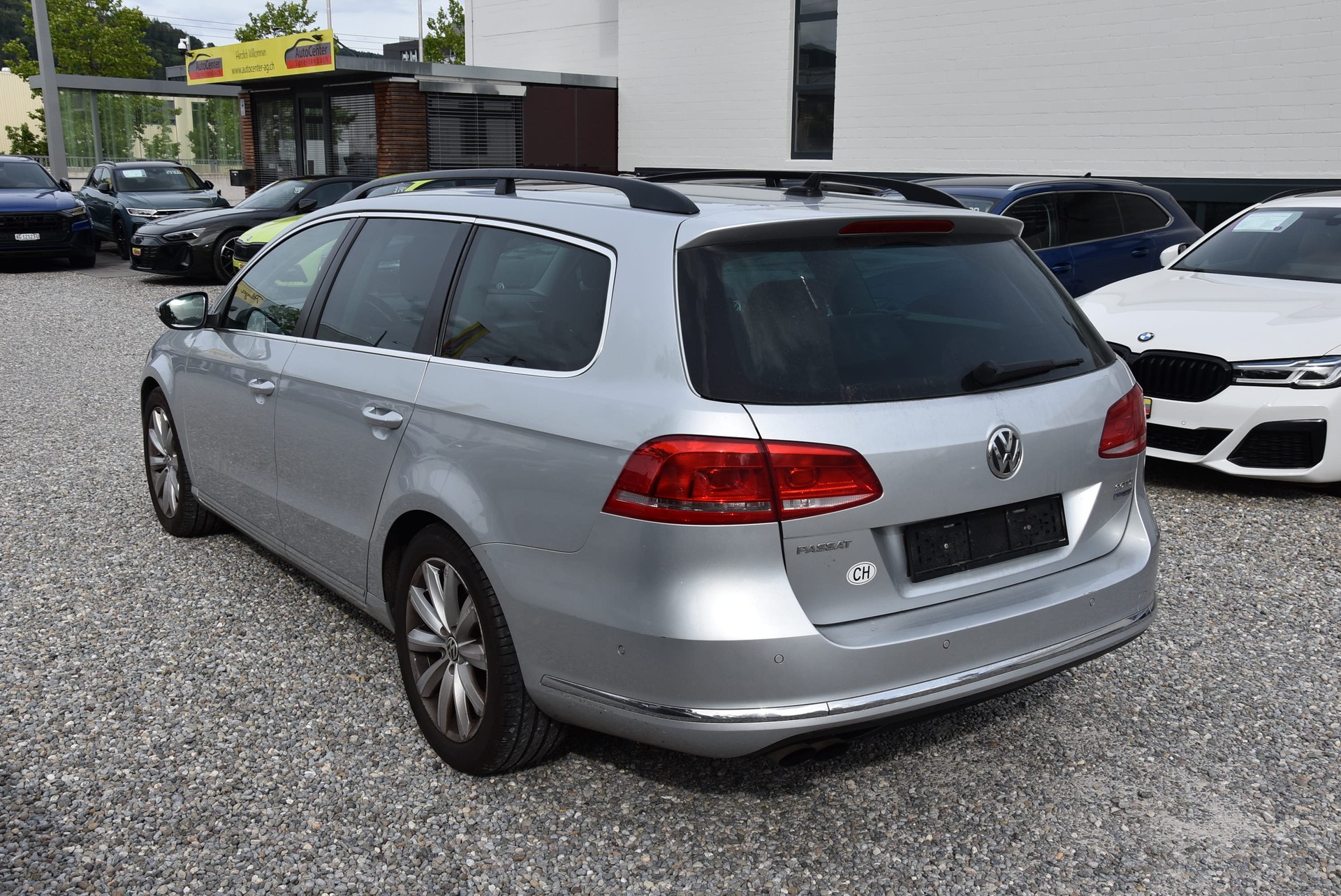 VW Passat Variant 2.0 TDI BMT Trendline-image-9