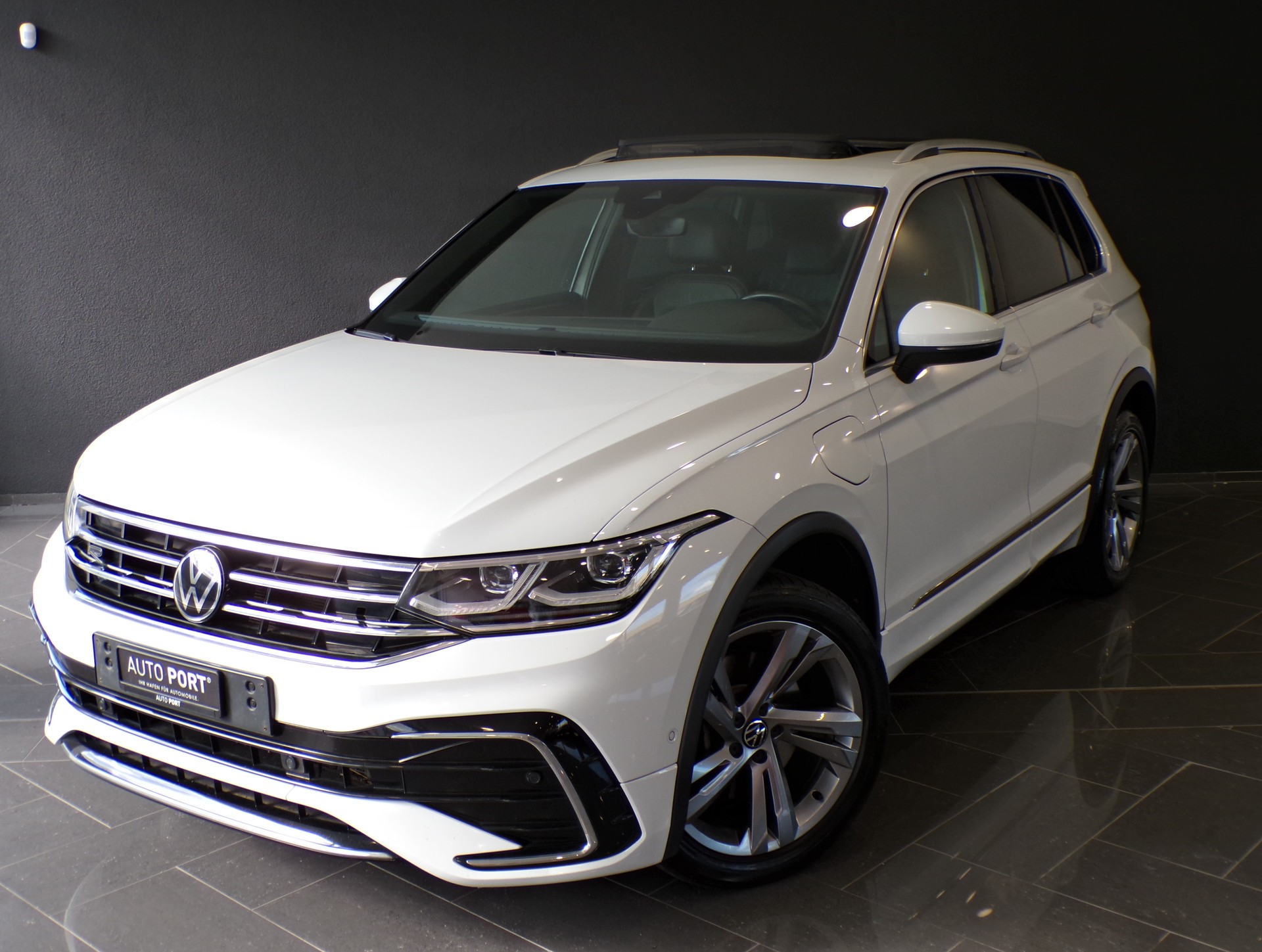VW Tiguan 1.4TSI PHEV Selection DSG-image-0