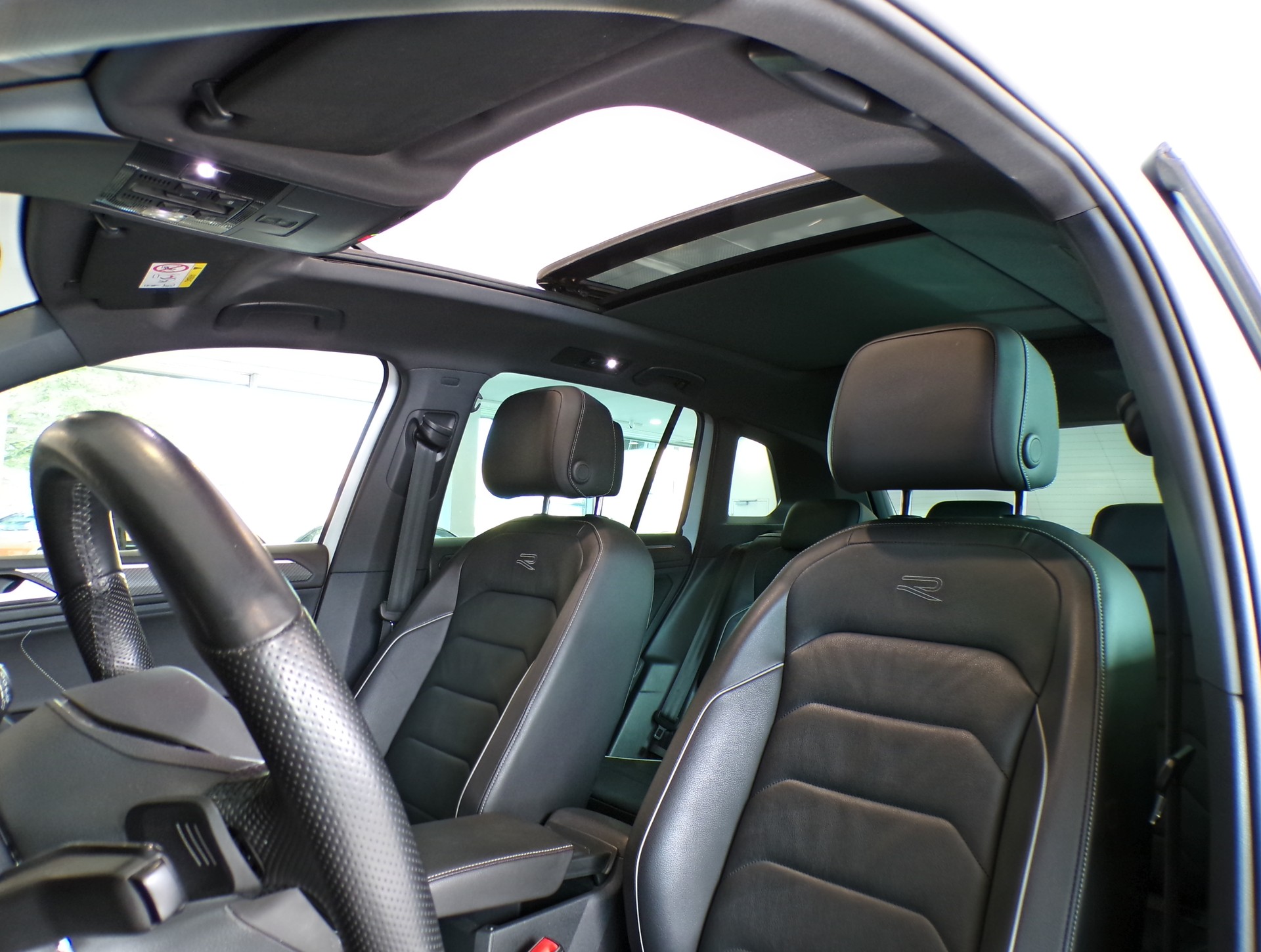VW Tiguan 1.4TSI PHEV Selection DSG-image-14