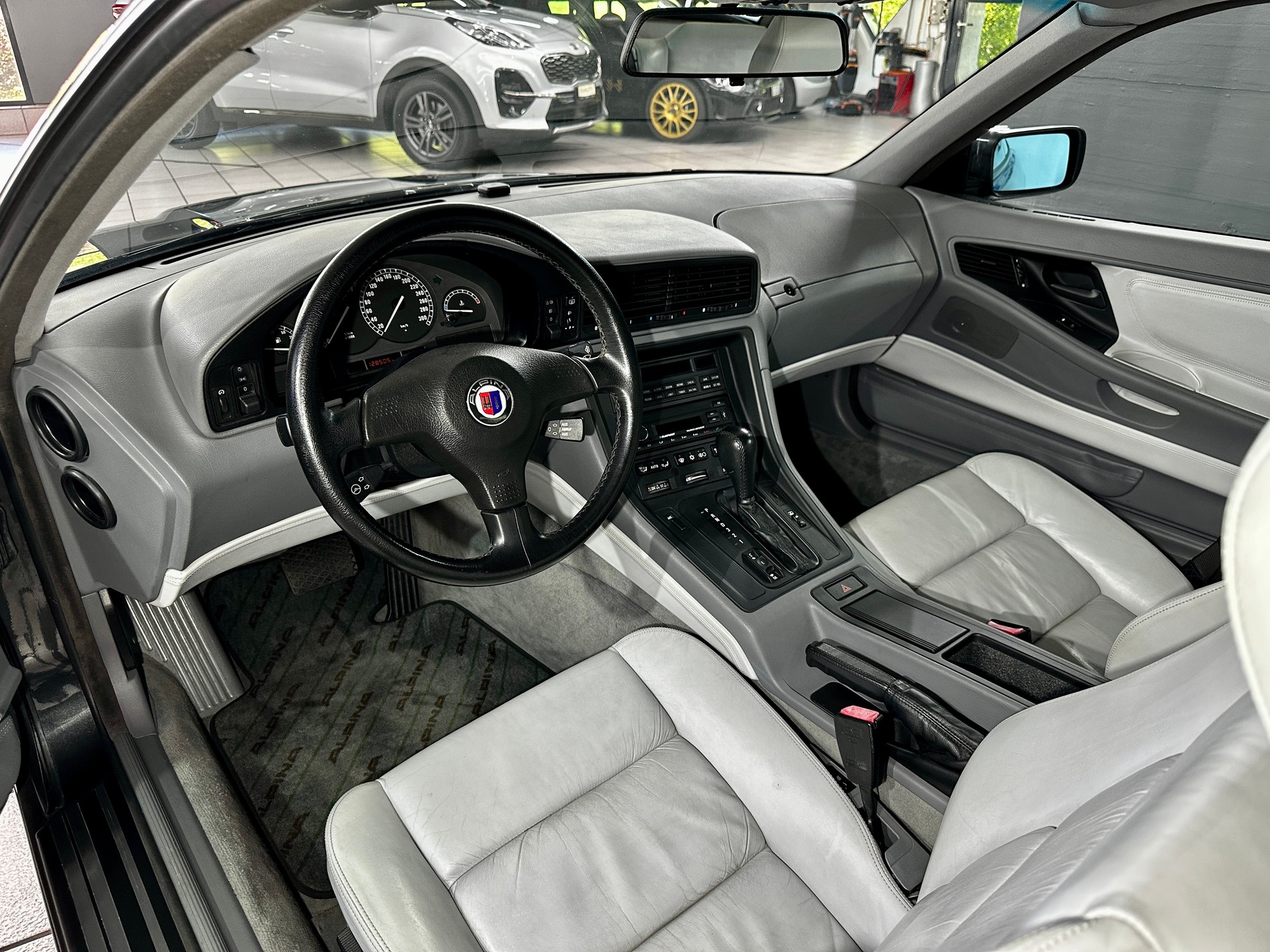 BMW ALPINA 850i A-image-13