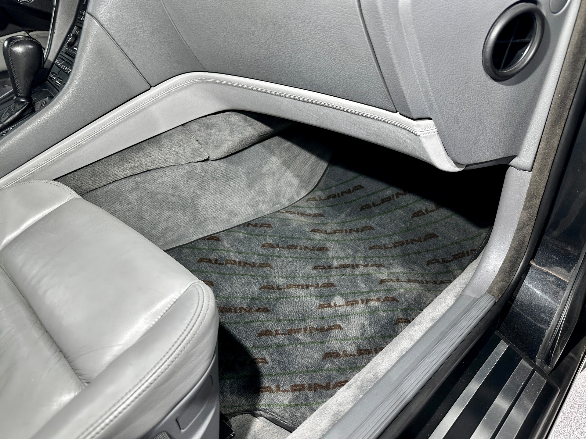 BMW ALPINA 850i A-image-24