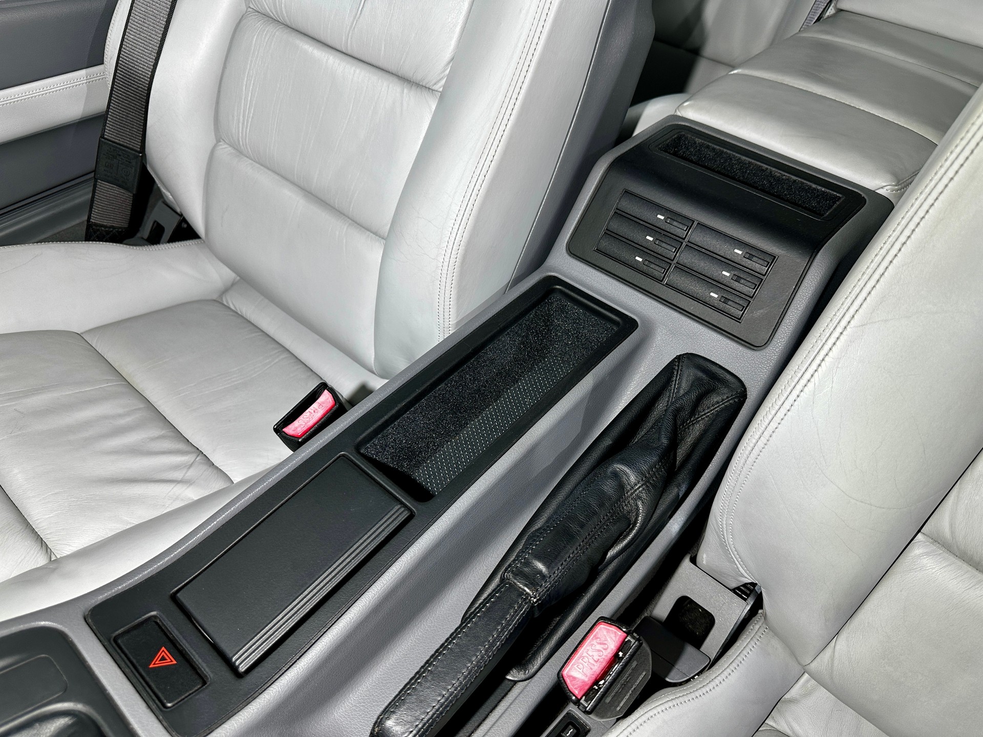 BMW ALPINA 850i A-image-21