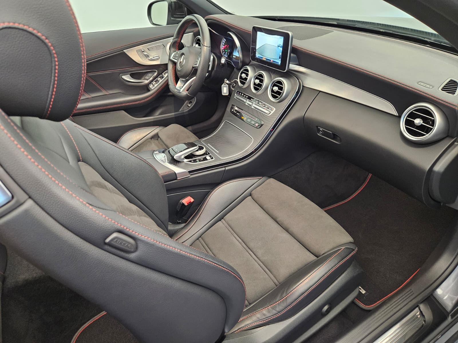 MERCEDES-BENZ C 43 Cabriolet AMG 4Matic 9G-Tronic-image-10