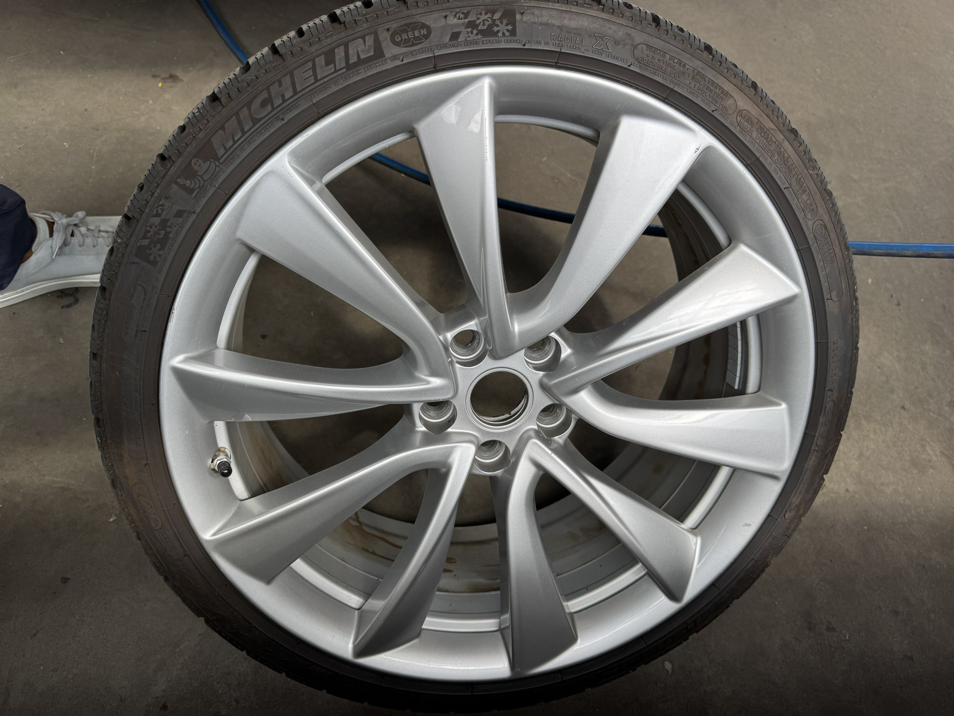 TESLA nur der Wintereifensatz 20 Zoll, ohne Auto!-image-1