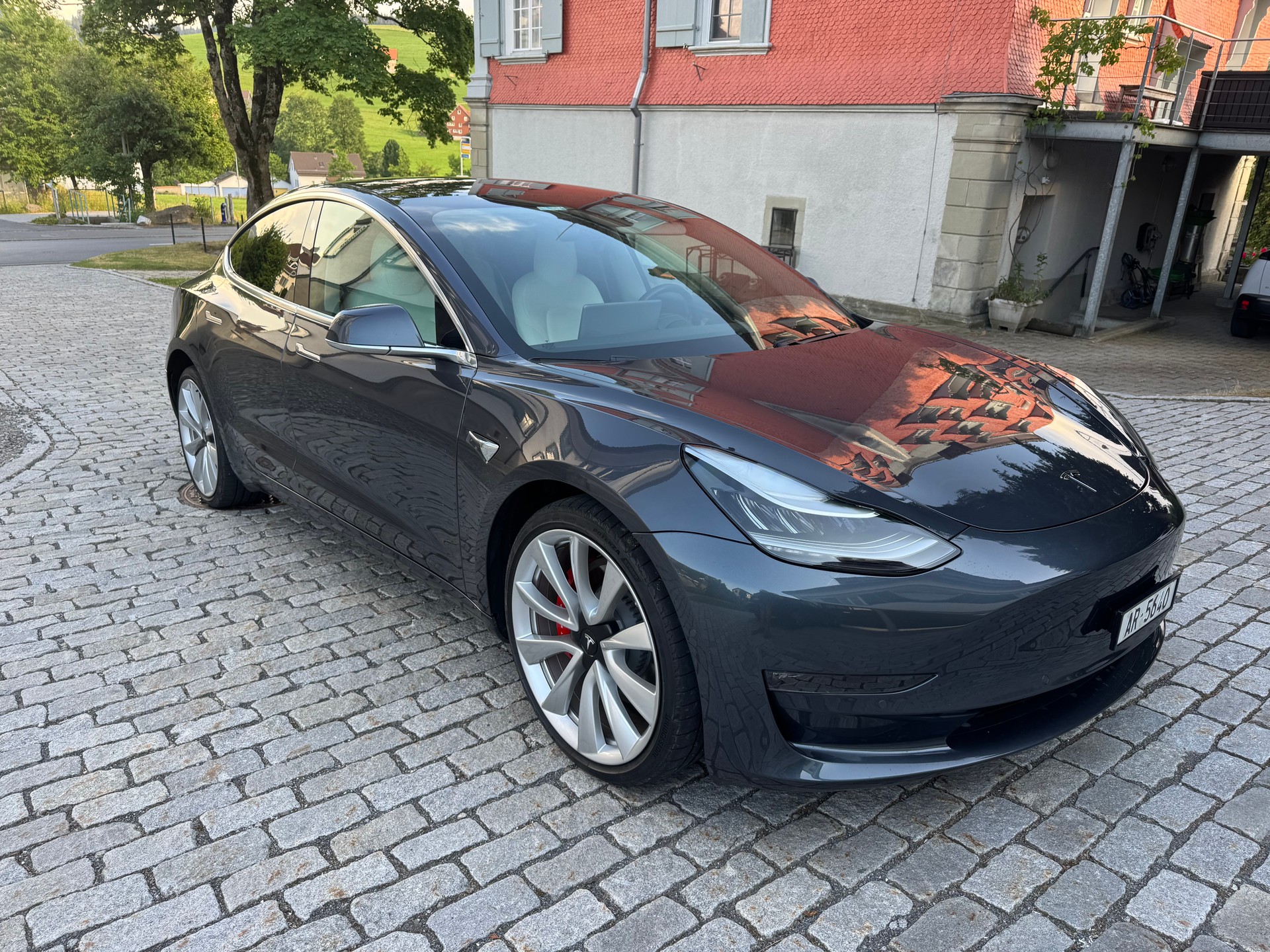 TESLA Performance D Long Range mit Autopilot-image-1