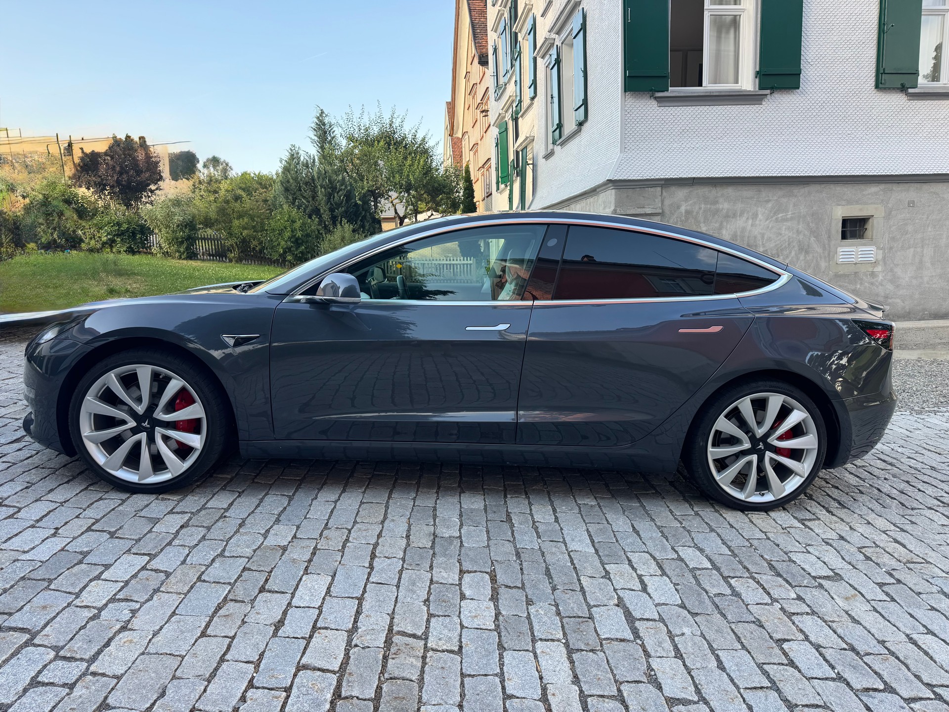TESLA Performance D Long Range mit Autopilot-image-3