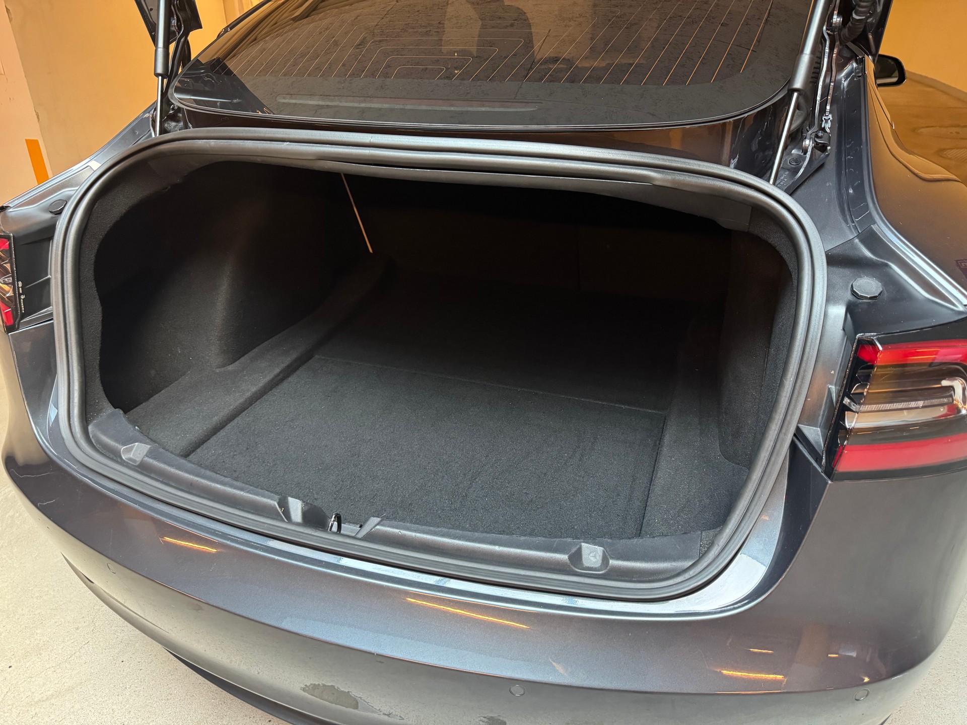 TESLA Performance D Long Range mit Autopilot-image-15